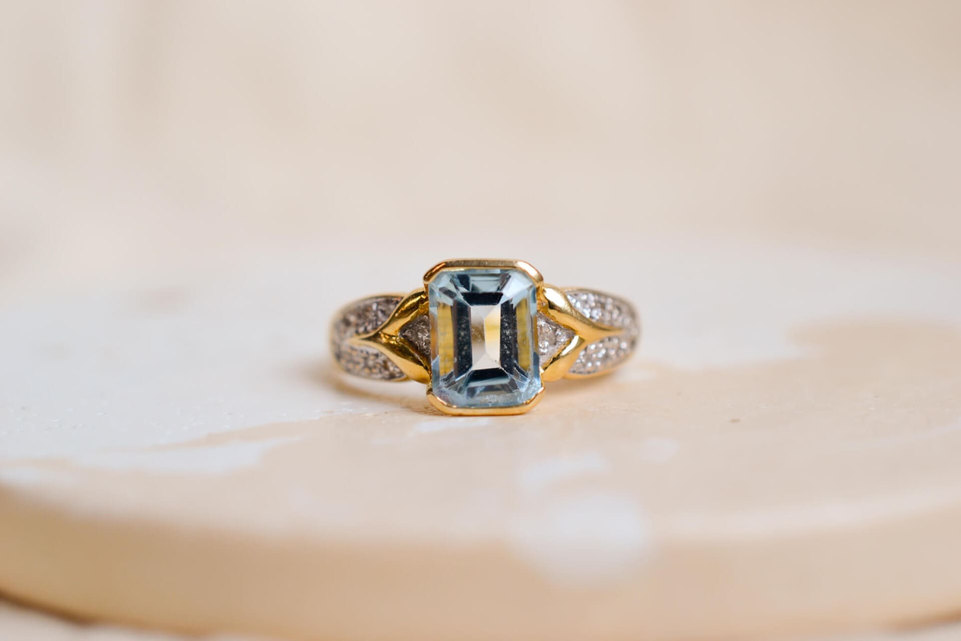 Bague Topaze rectangulaire et Diamants
