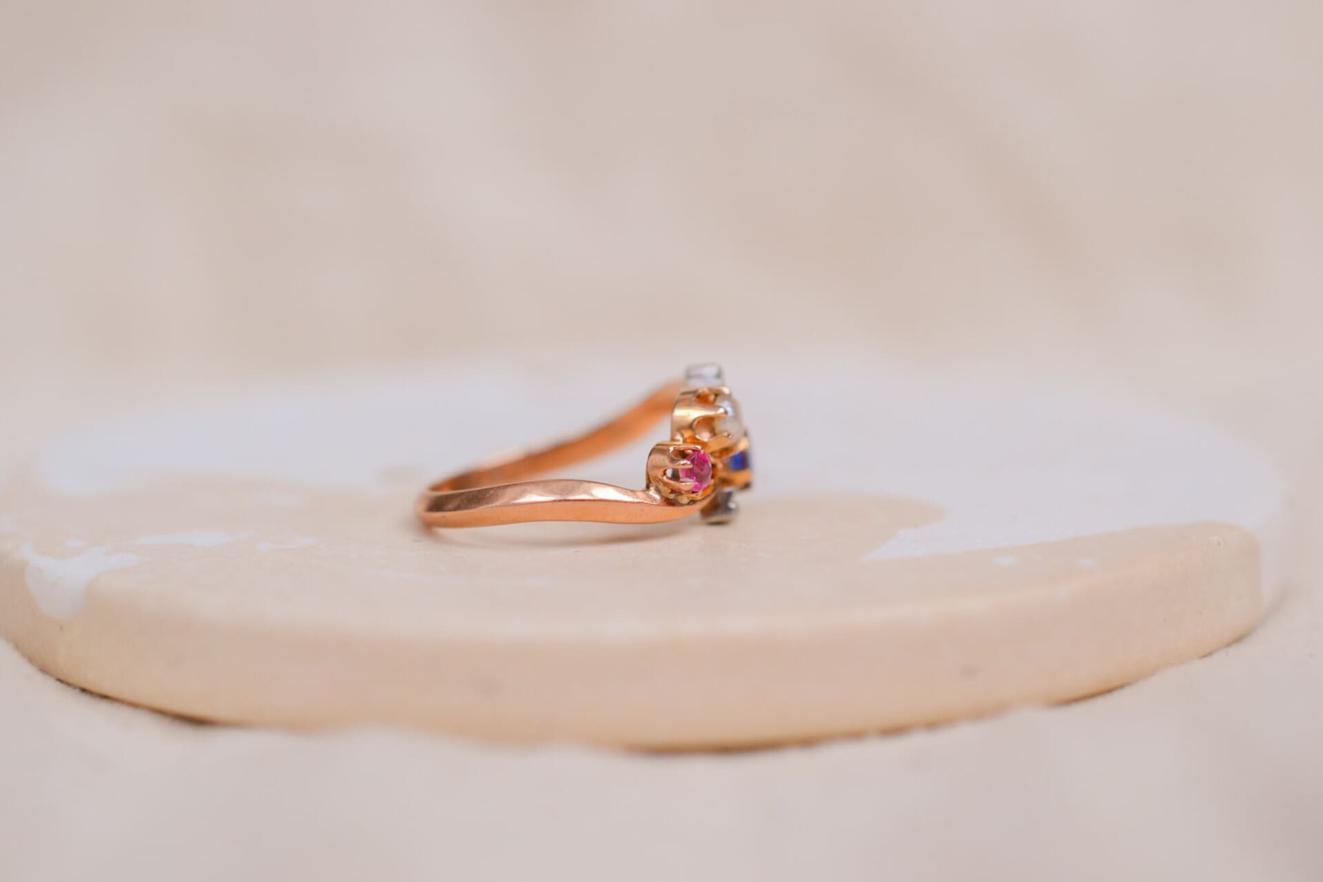 Bague Diamants, Perles et Doublet-Grenat verre