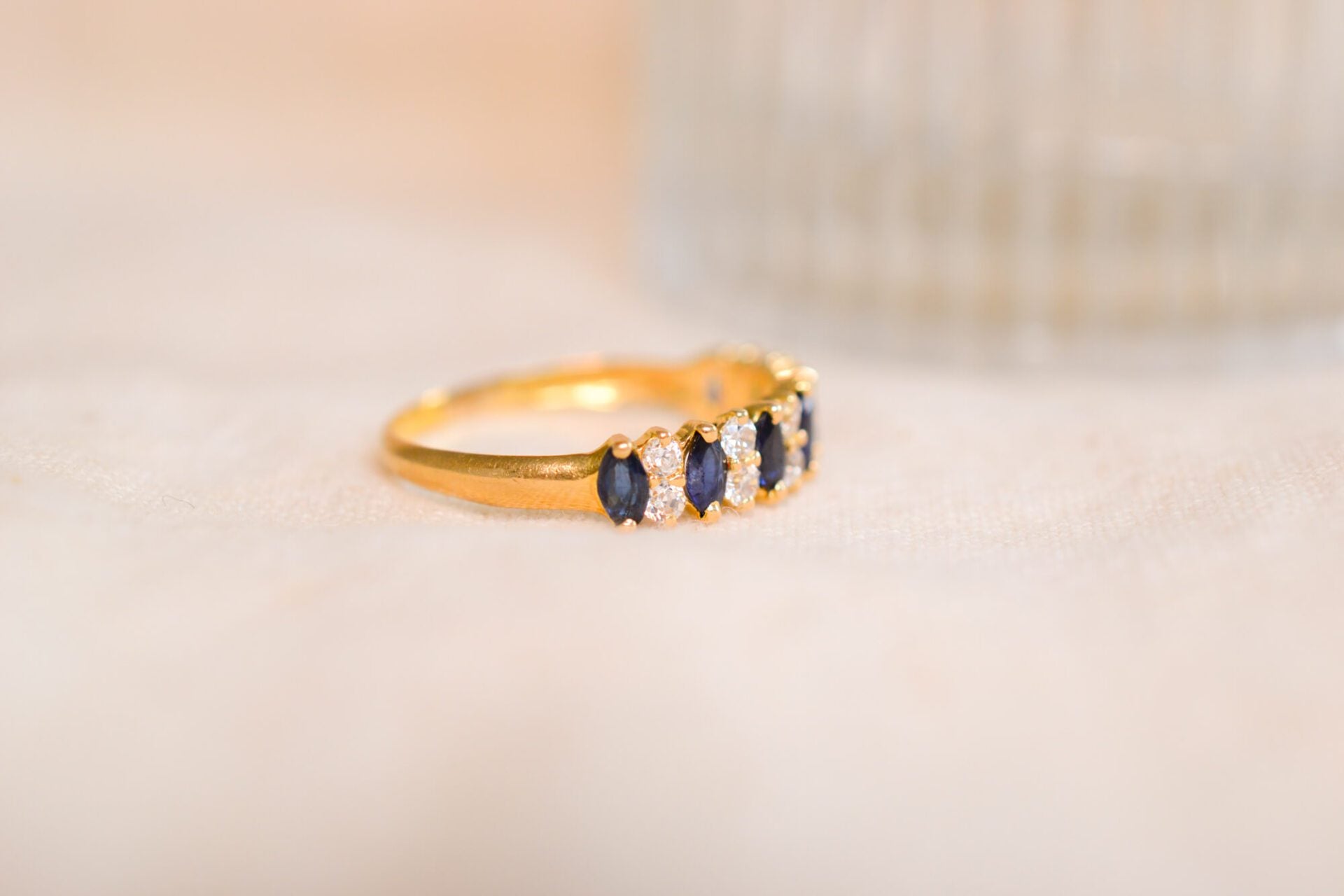 Bague Jarretière Saphirs et Oxydes