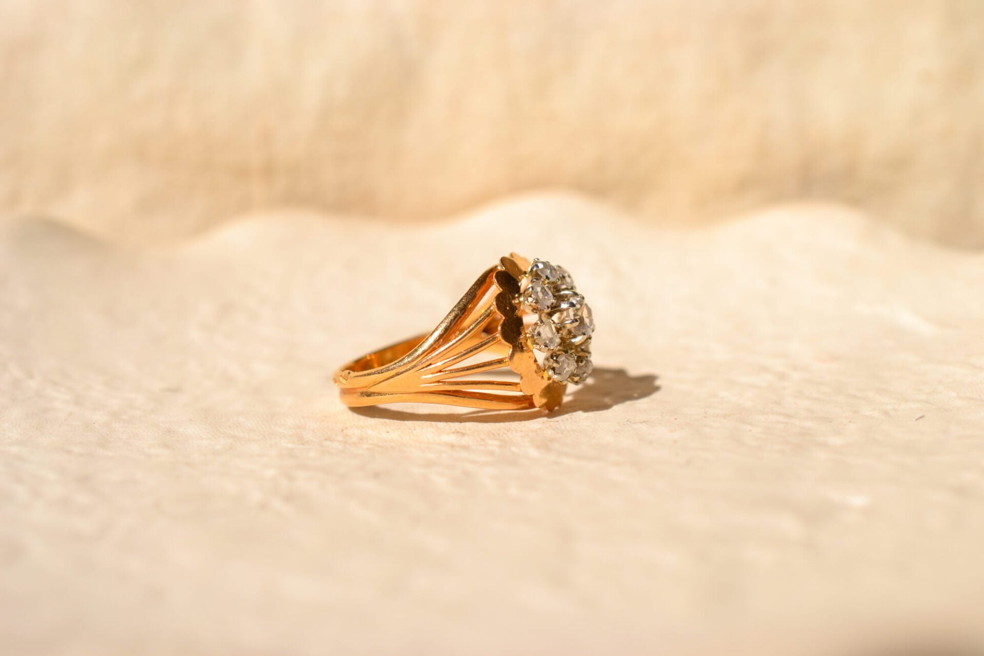 Bague florale Saphir blanc et Diamants