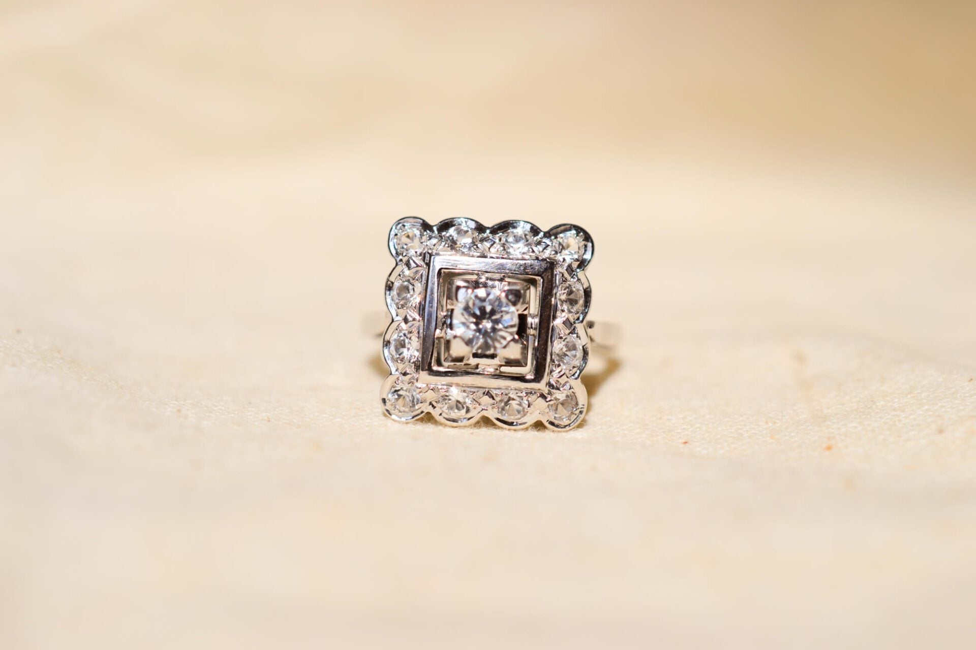Bague carrée Or blanc Oxydes