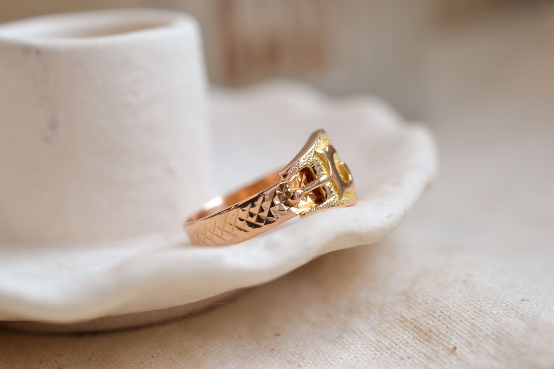 Bague ceinture ciselée