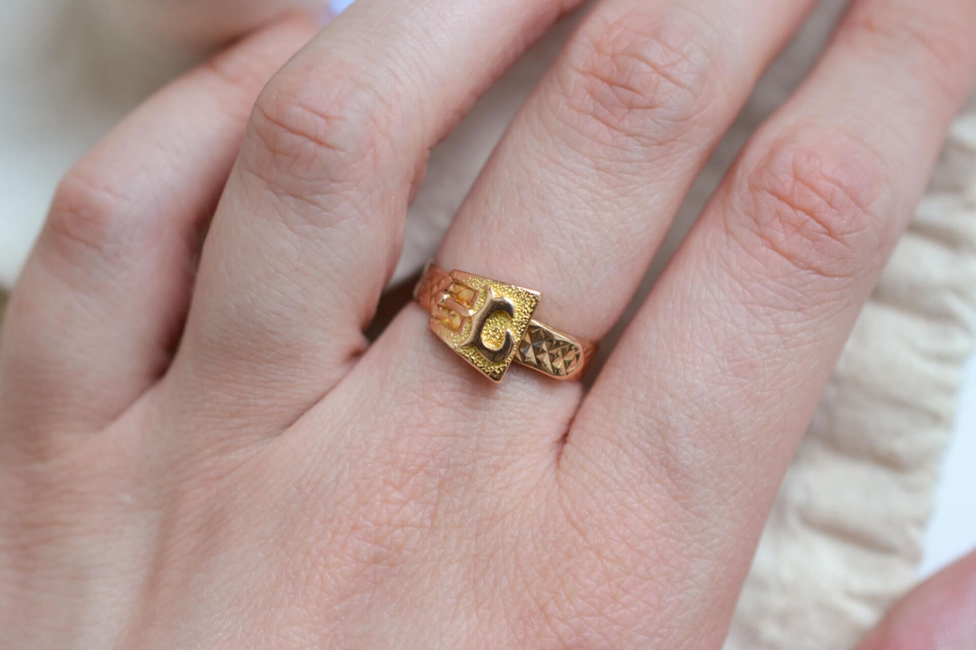Bague ceinture ciselée