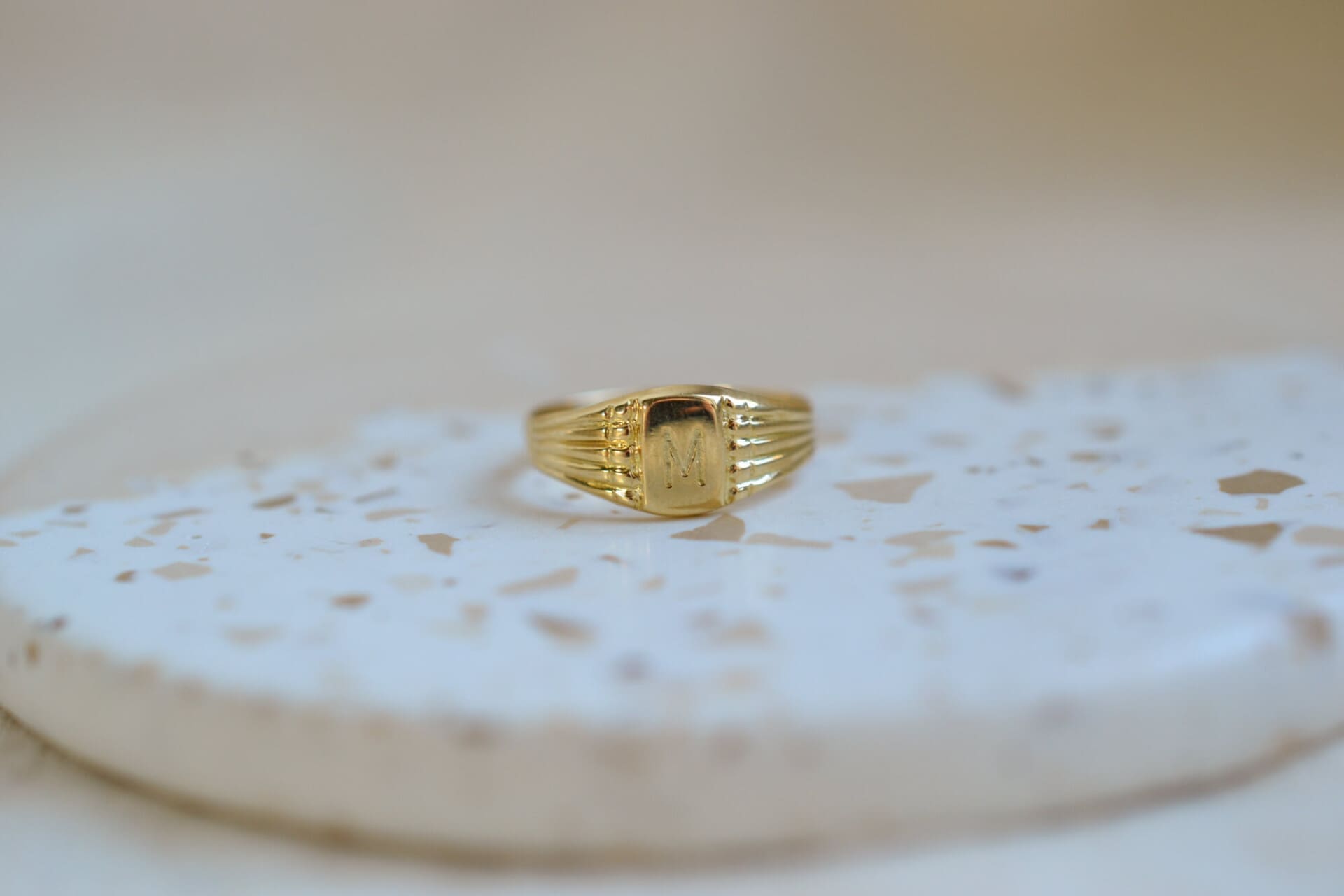 Bague chevalière "M"