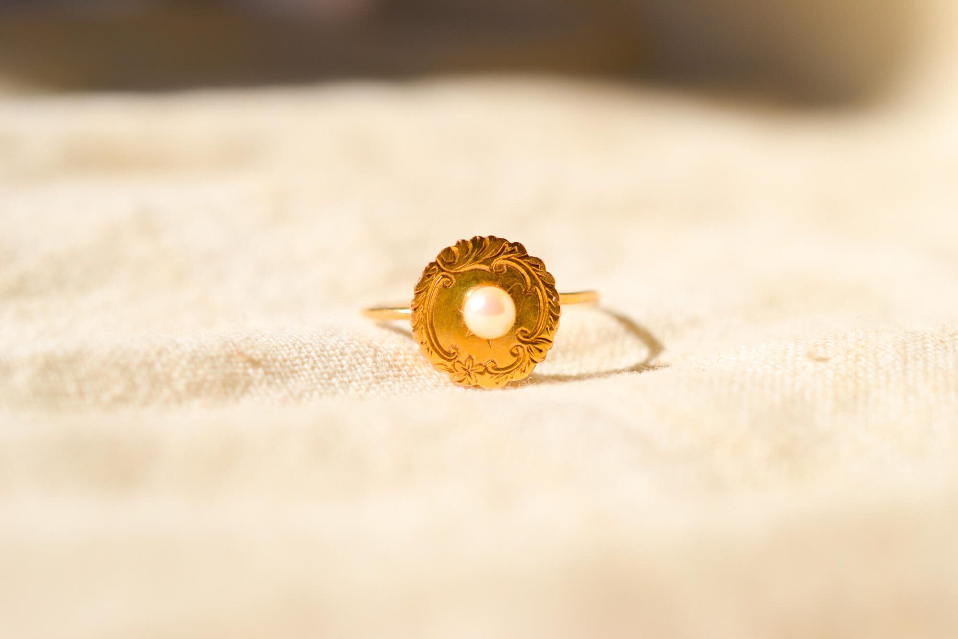 Bague Perle plateau ciselé
