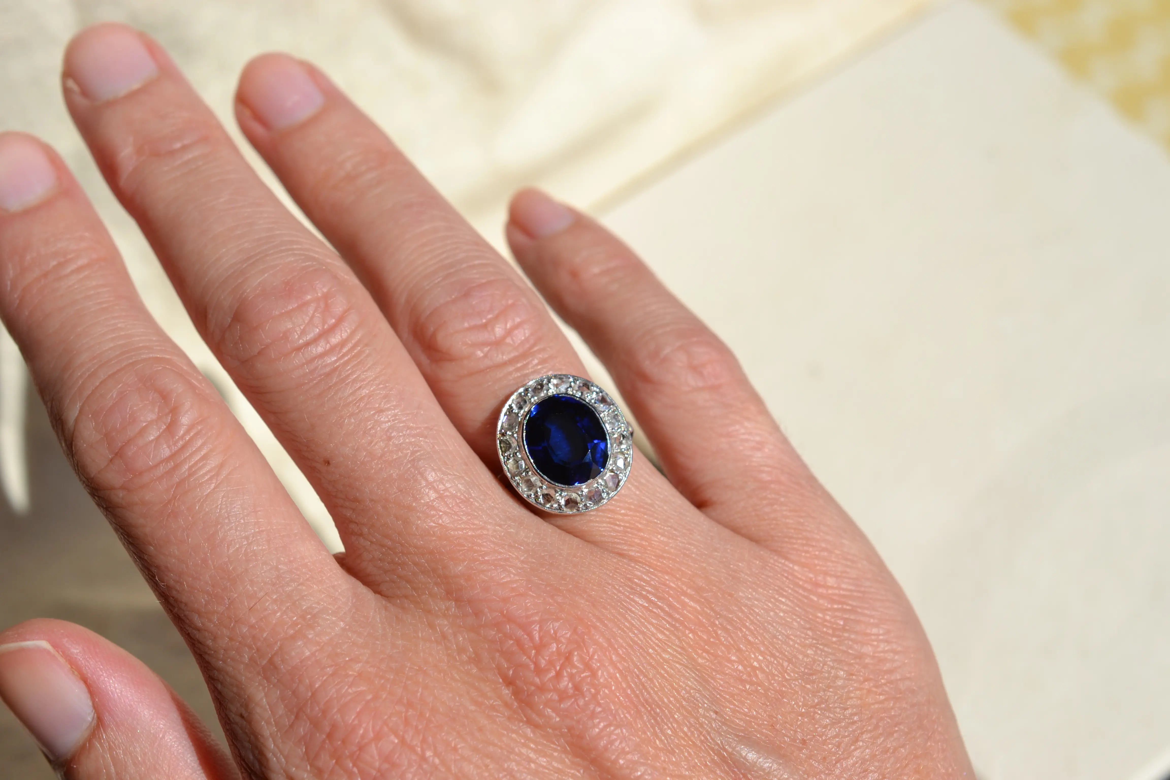 Bague Art Déco Diamants et Saphir Verneuil