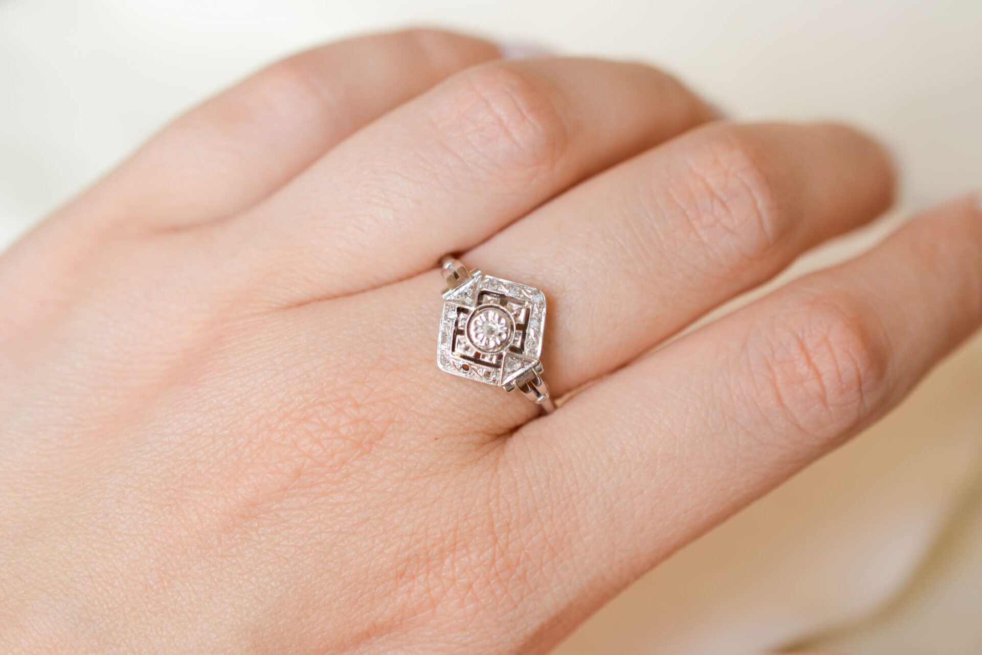 Bague Art Déco Or blanc Oxydes