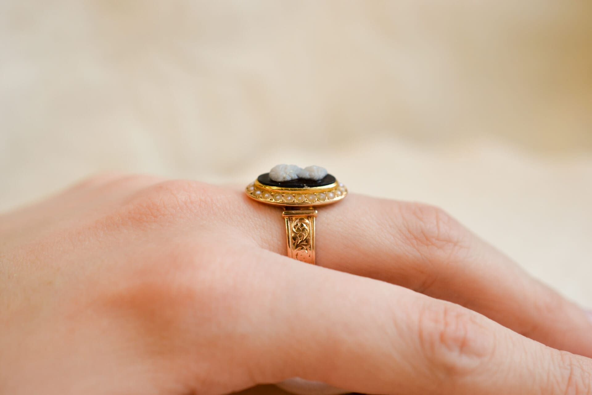 Bague Marquise Camée sur Agate et demi-perles