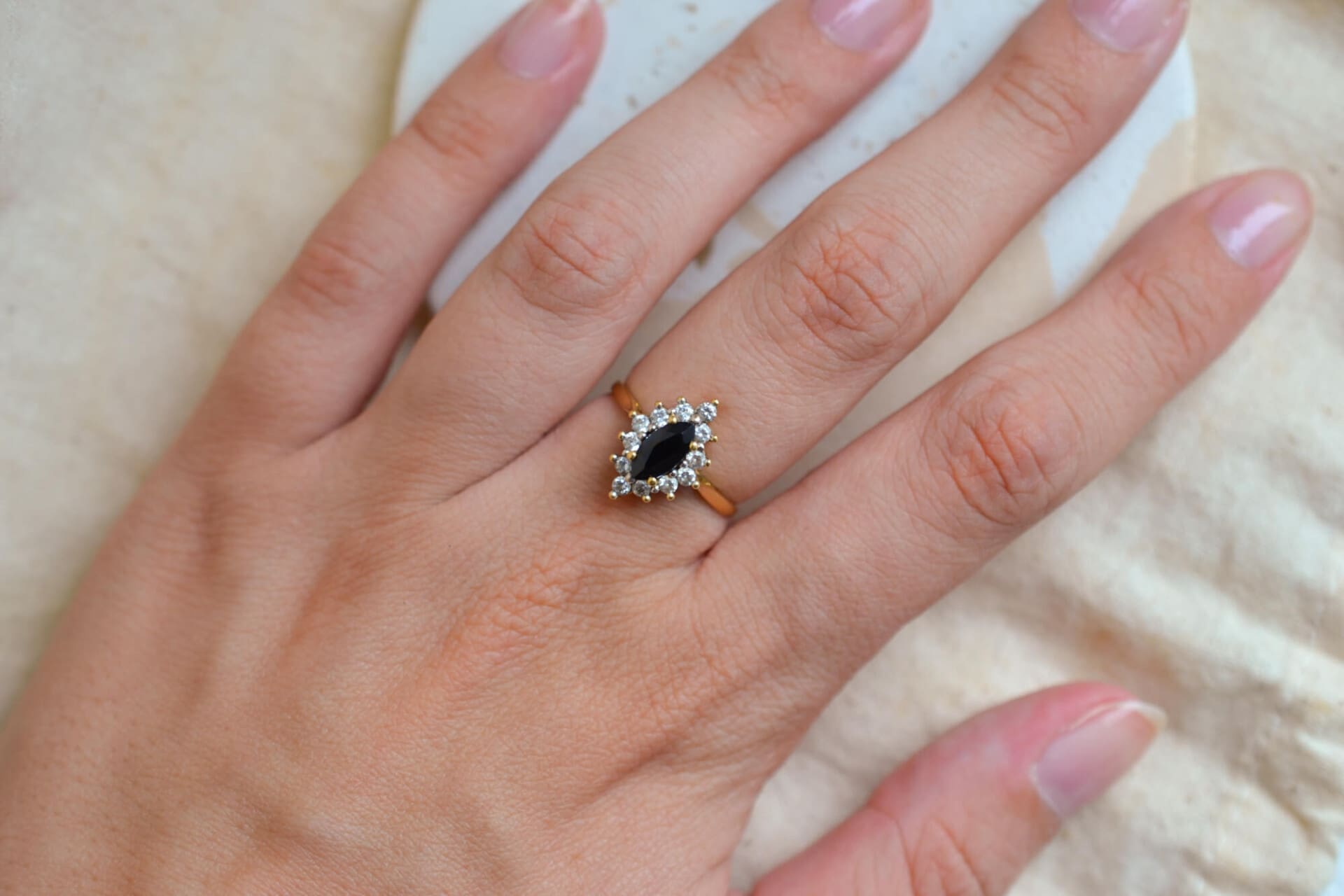 Bague Marquise Saphir et Oxydes