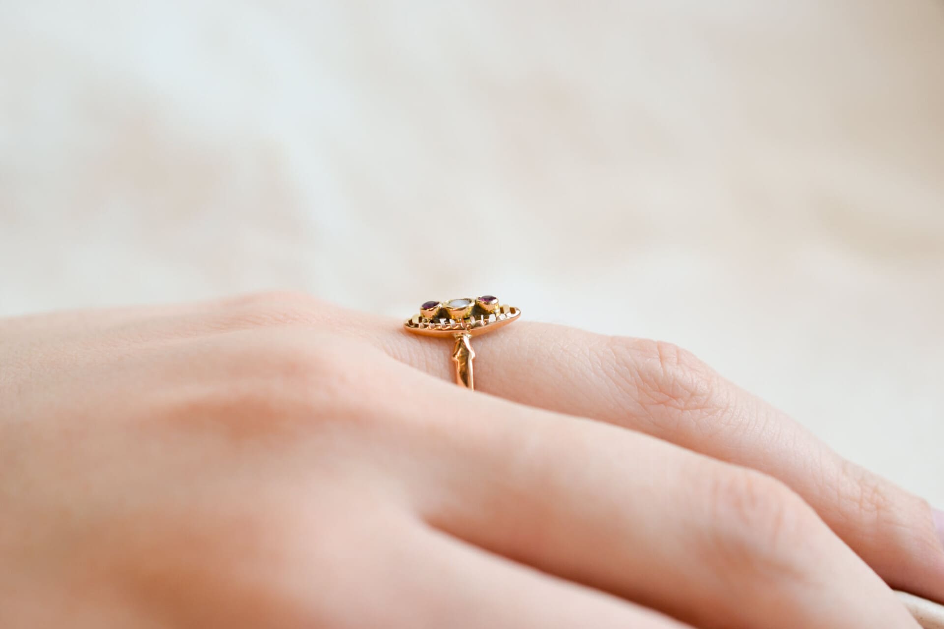 Bague Navette Perle et Rubis de synthèse
