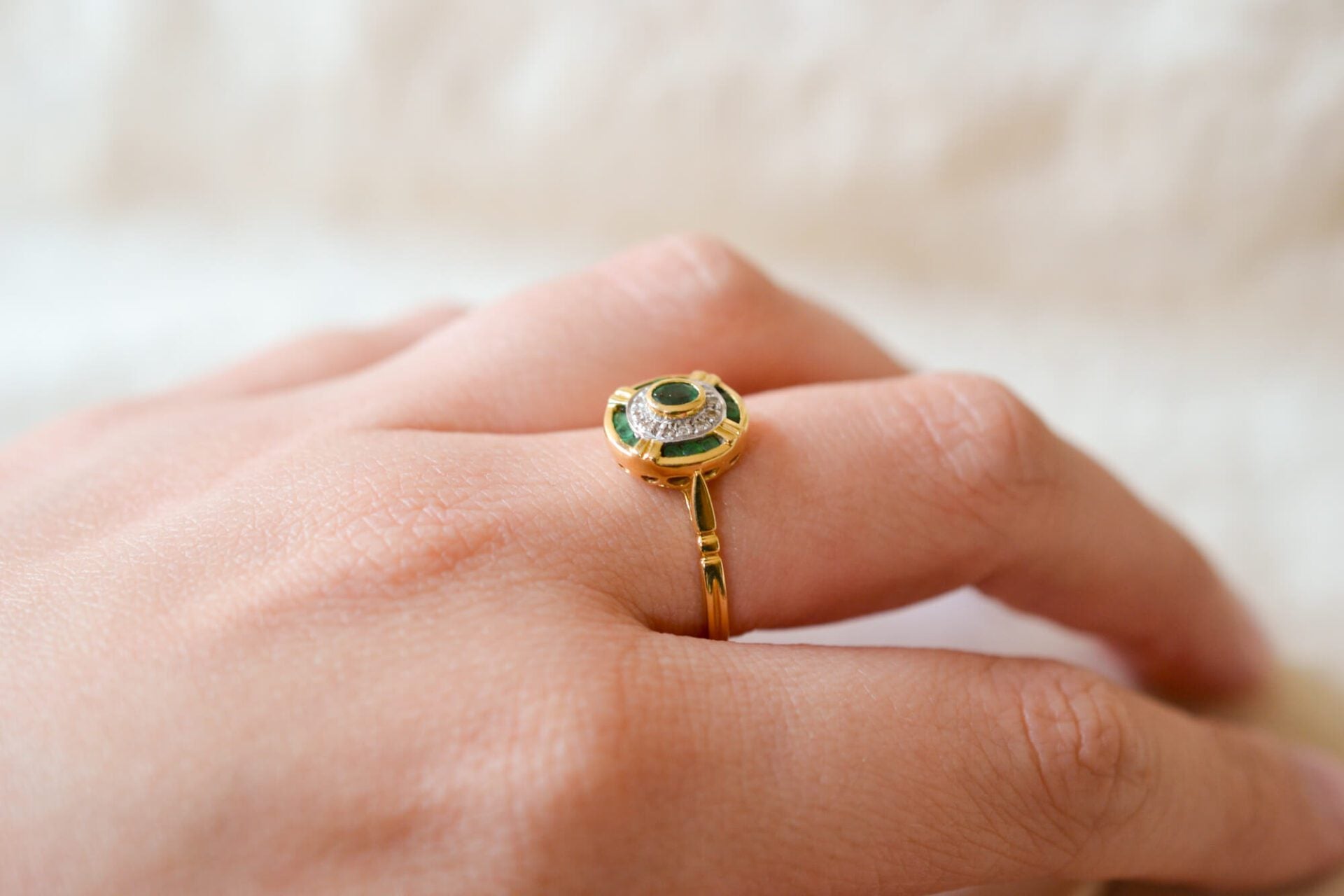 Bague ronde Emeraudes et Diamants