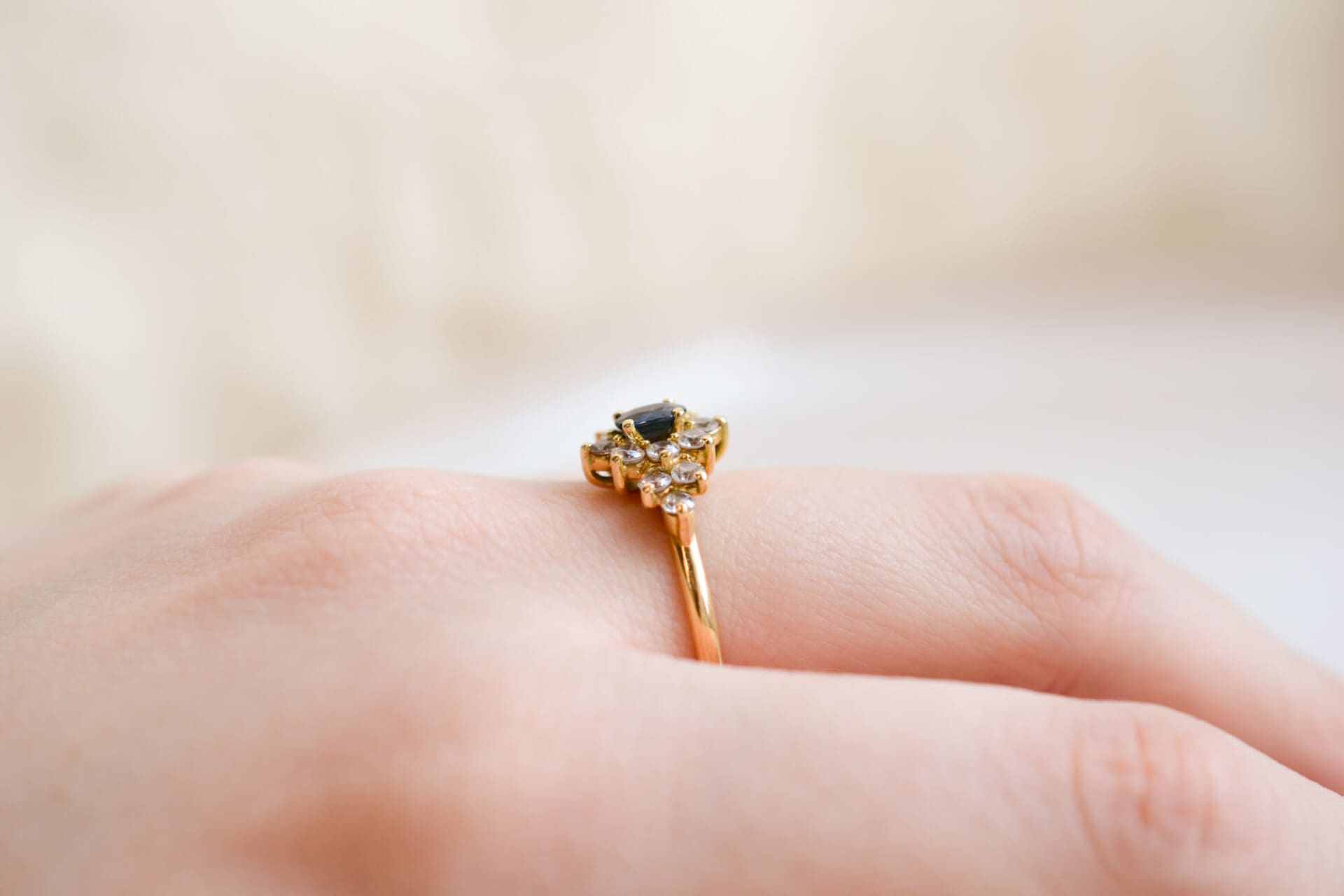 Bague Marguerite Saphir épaulé Oxydes