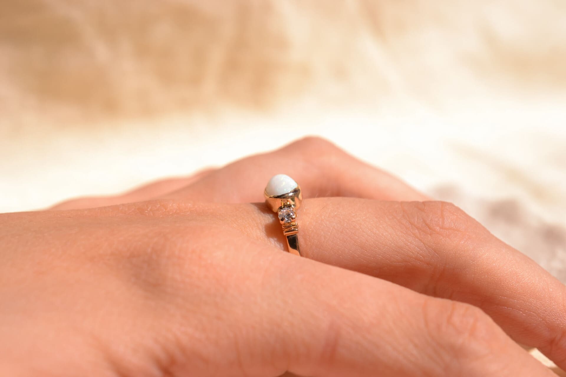 Bague Opale taille ovale et Oxydes