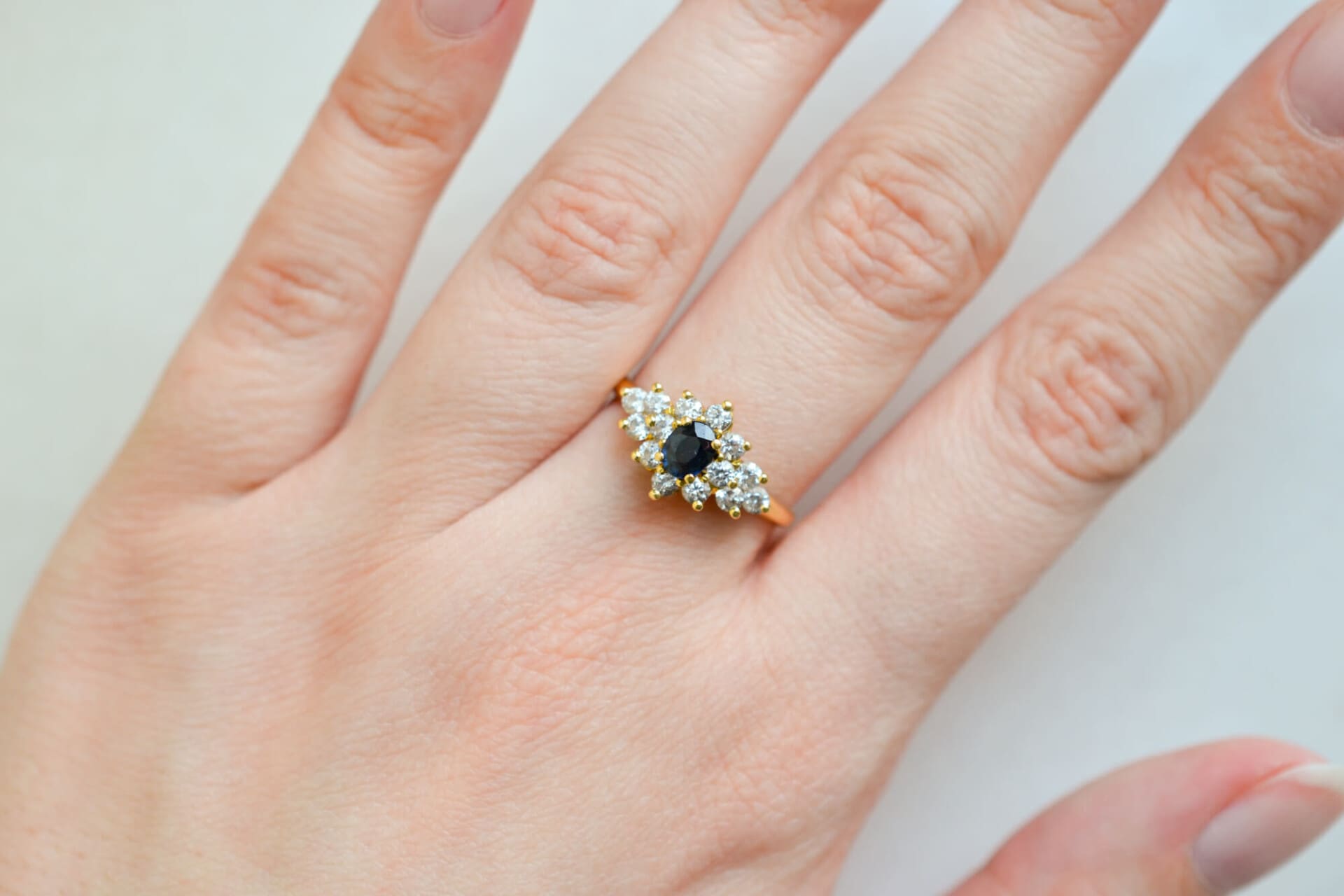 Bague Marguerite Saphir épaulé Oxydes