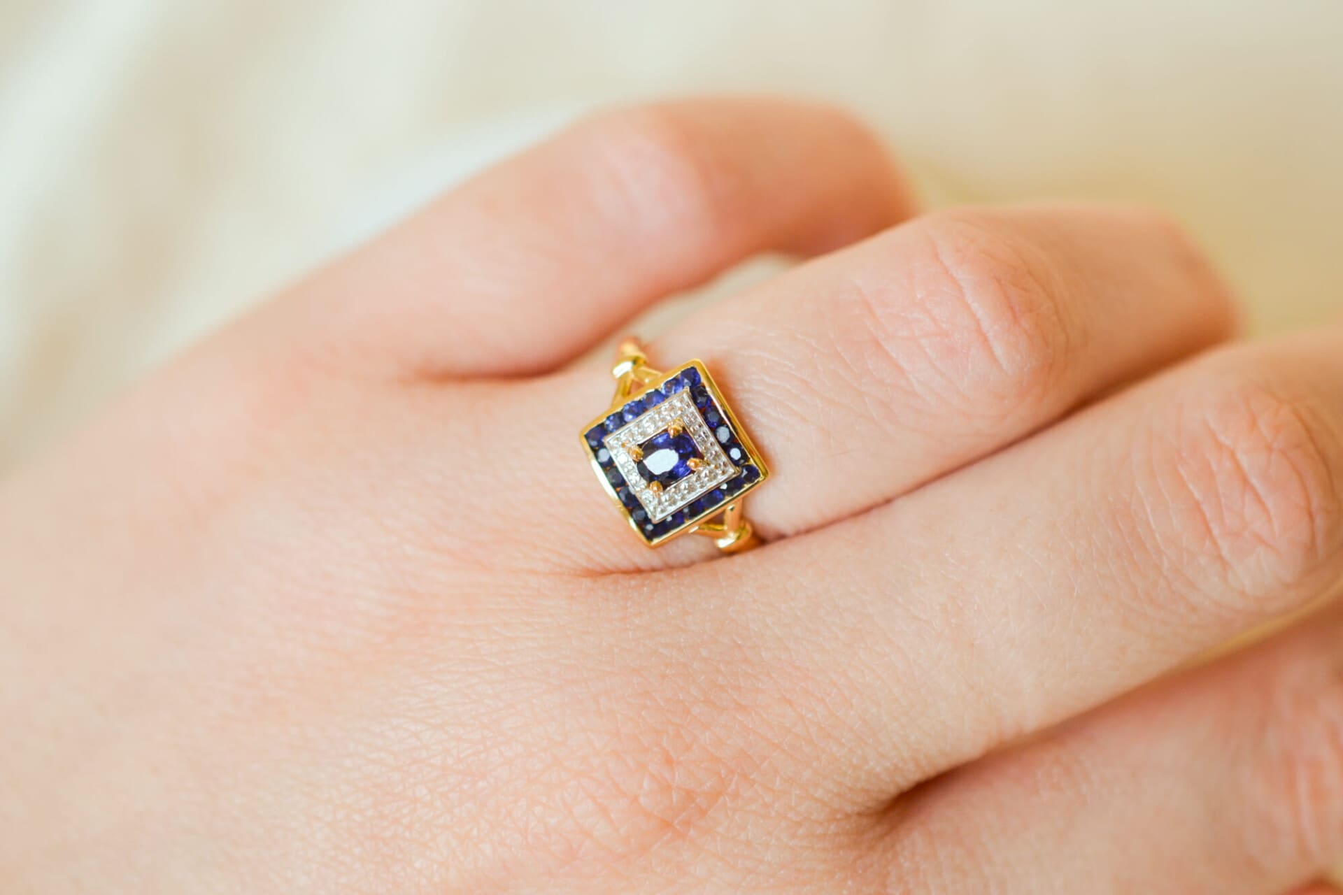 Bague carrée 2 Ors Saphirs