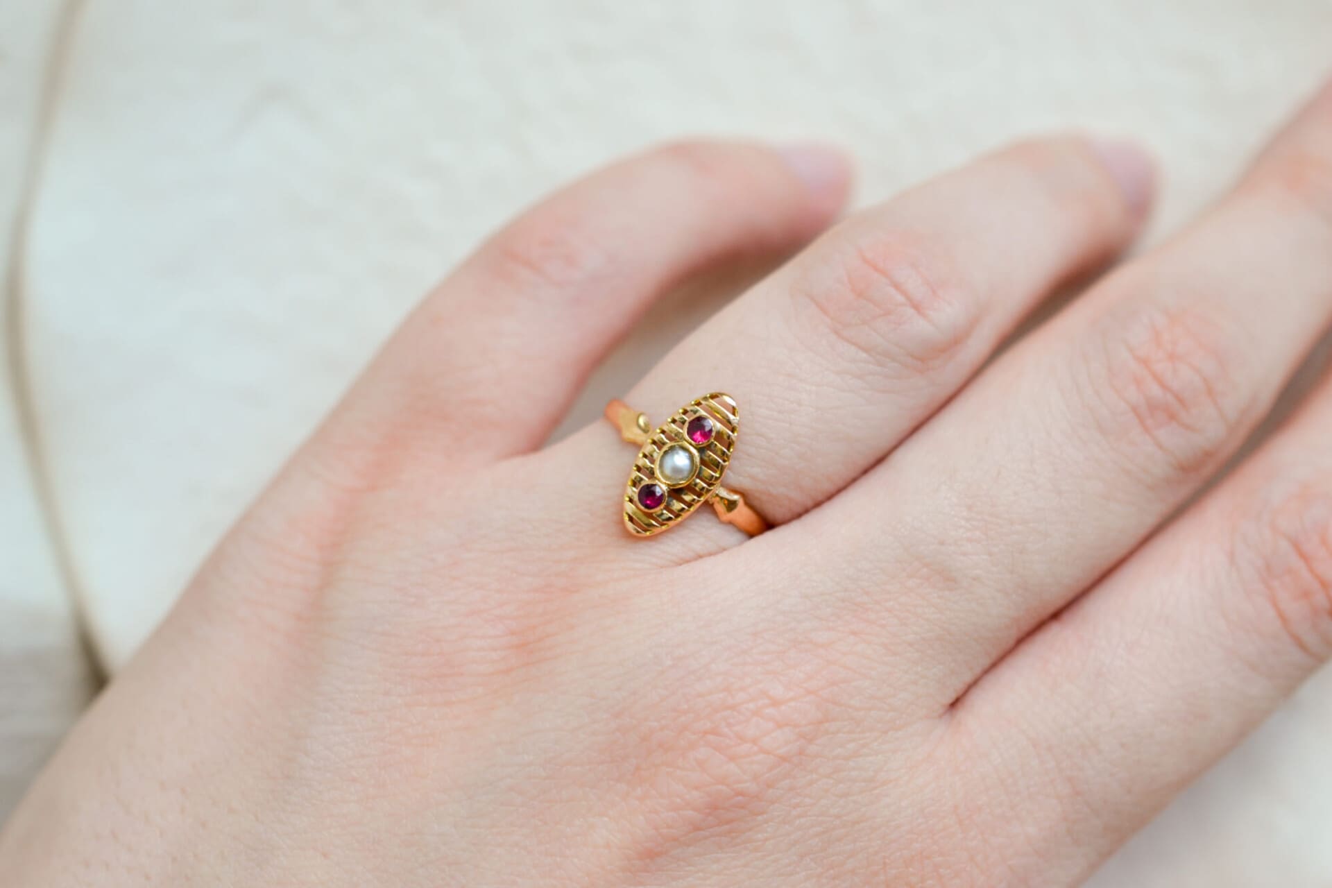 Bague Navette Perle et Rubis de synthèse