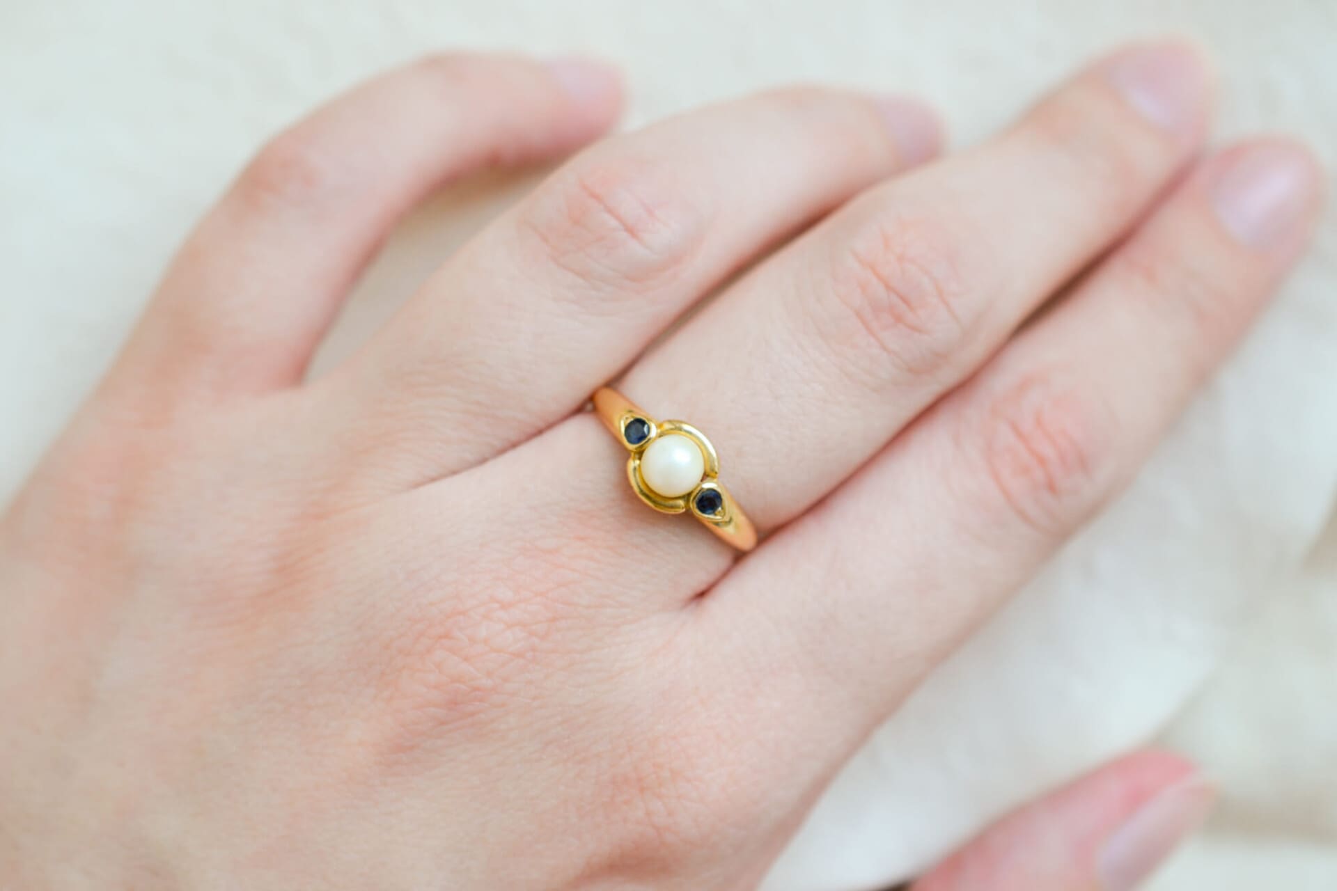 Bague jonc Perle et Saphirs
