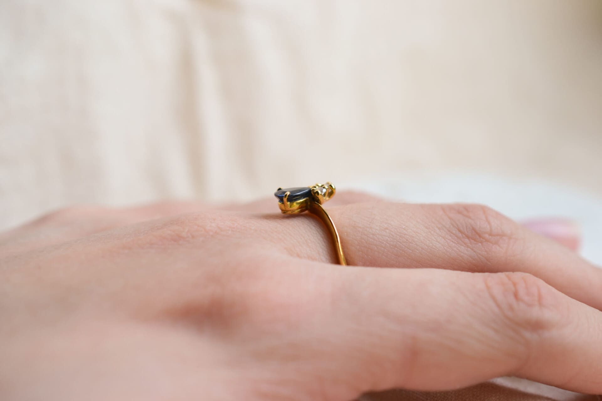 Bague Saphir taille poire Diamants