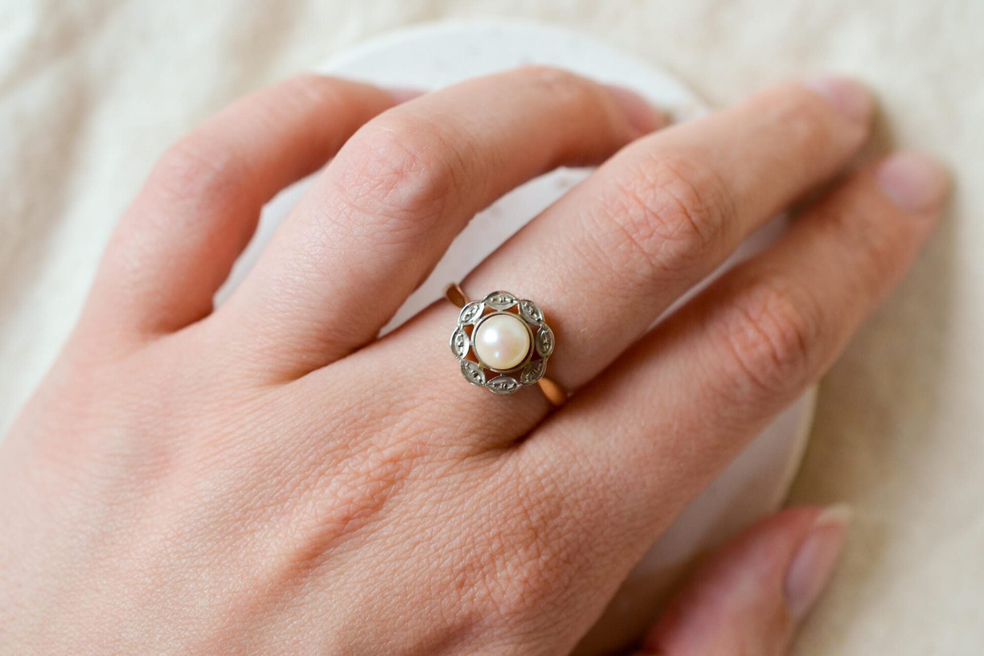 Bague Perle entourage festonné