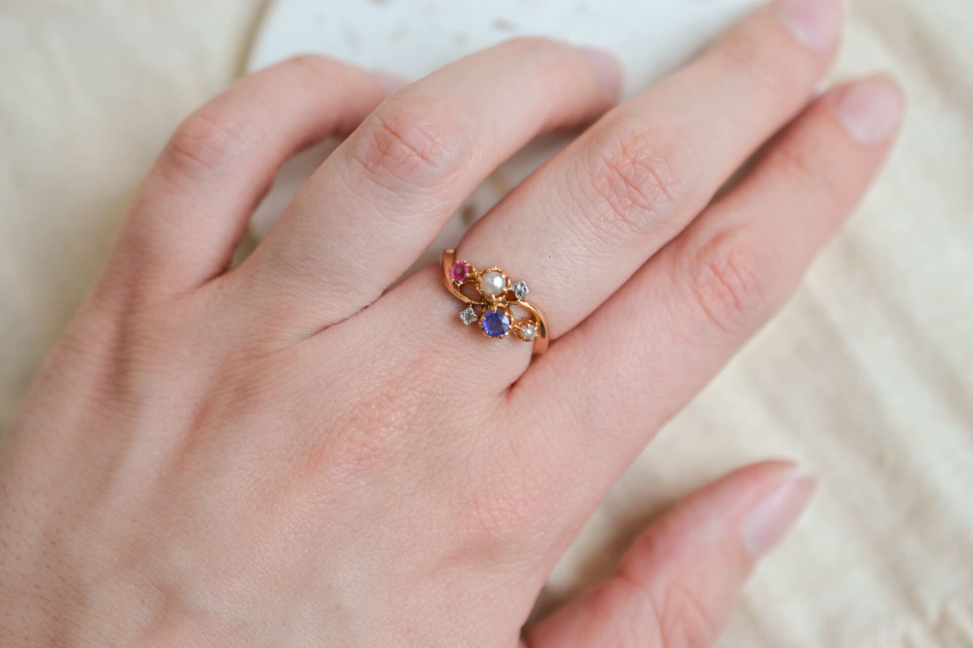 Bague Diamants, Perles et Doublet-Grenat verre