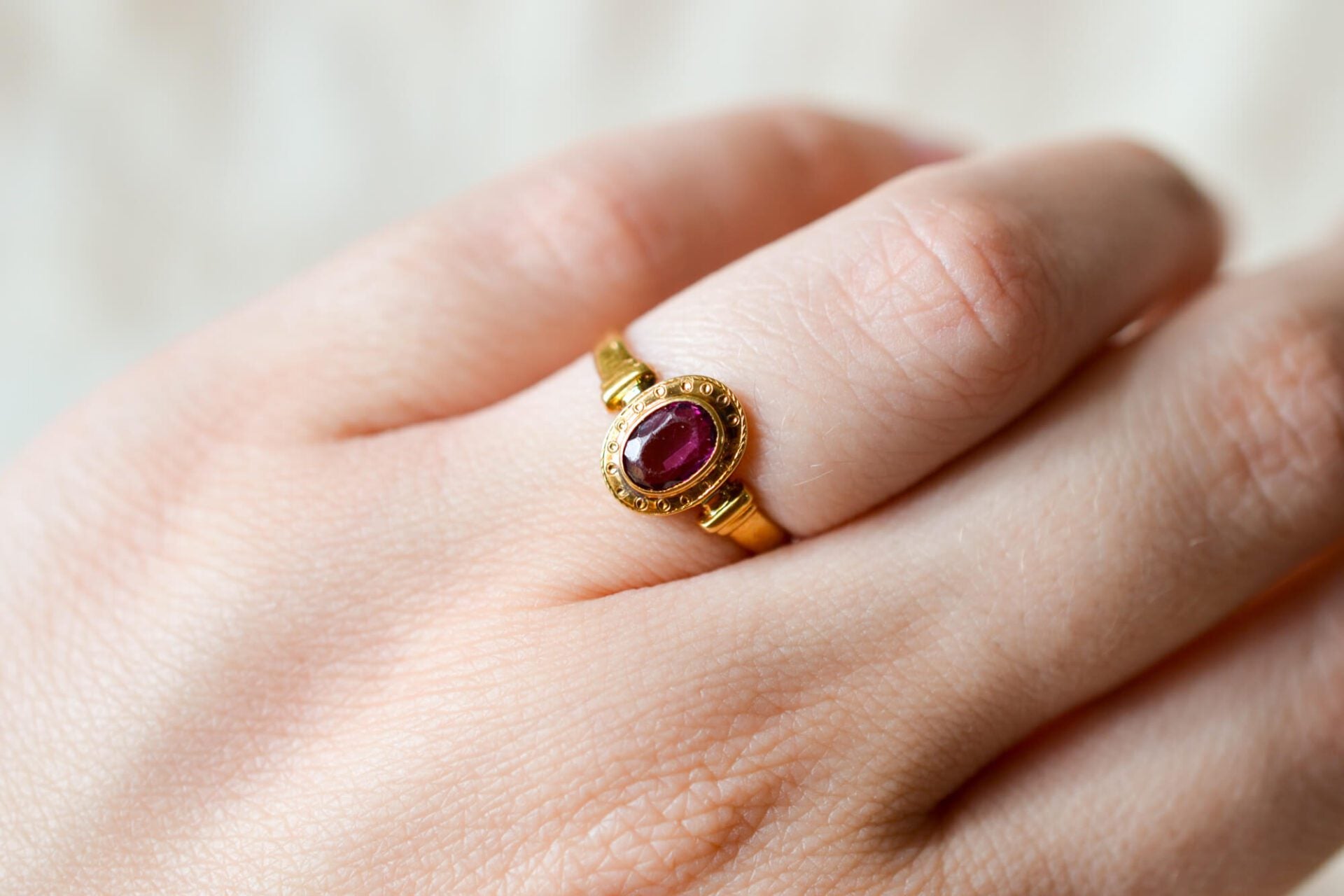 Bague Grenat Almandin sertie clos