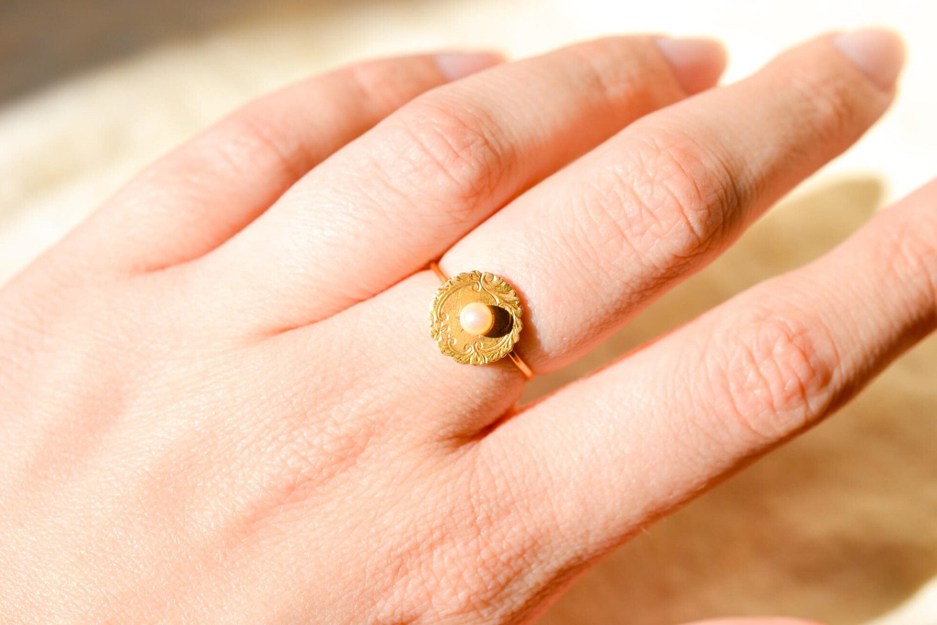 Bague Perle plateau ciselé