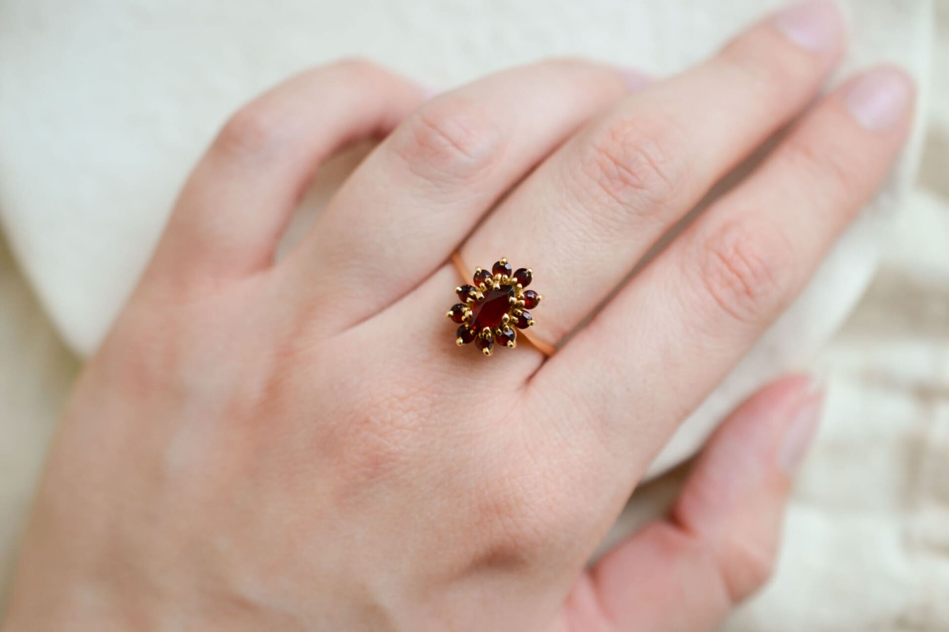 Bague Marguerite Grenats
