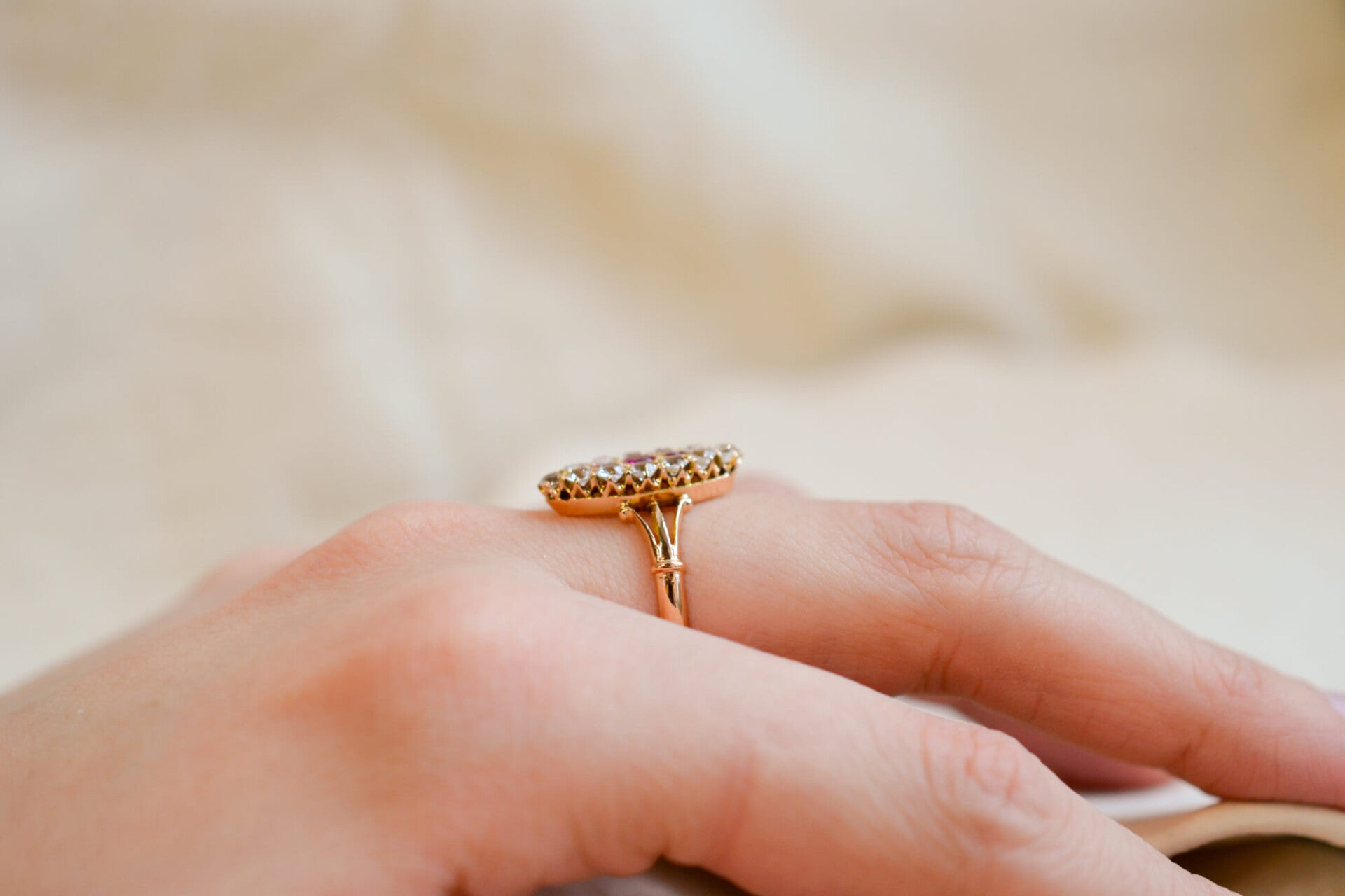 Bague Marquise Rubis de synthèse trilogie