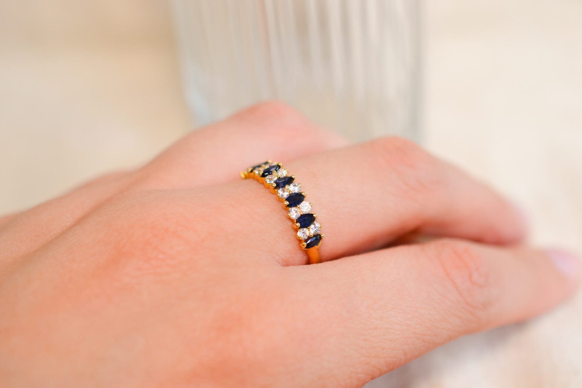 Bague Jarretière Saphirs et Oxydes