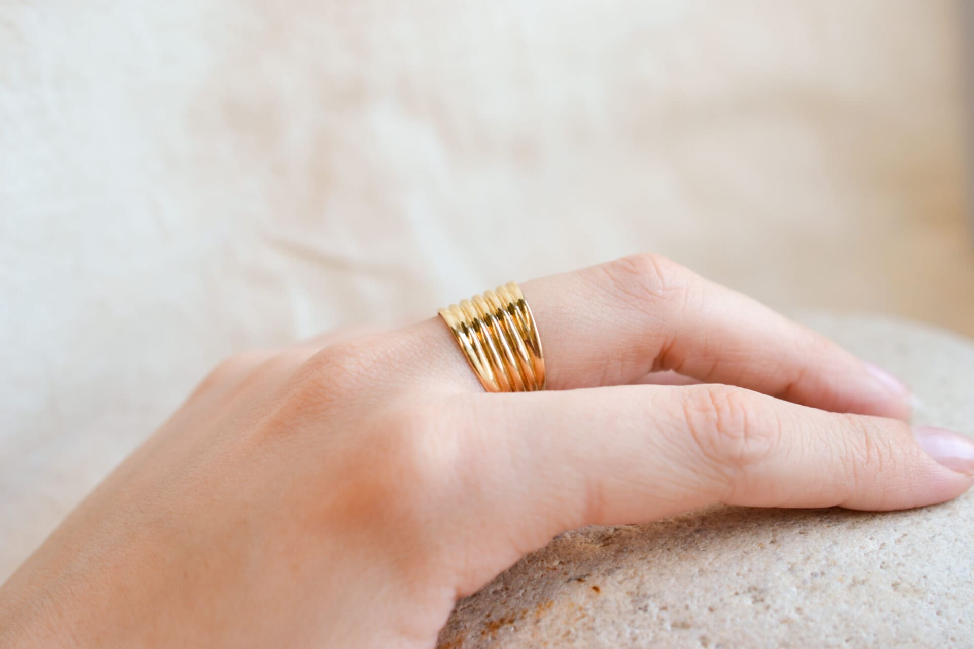 Bague bandeau rainurée