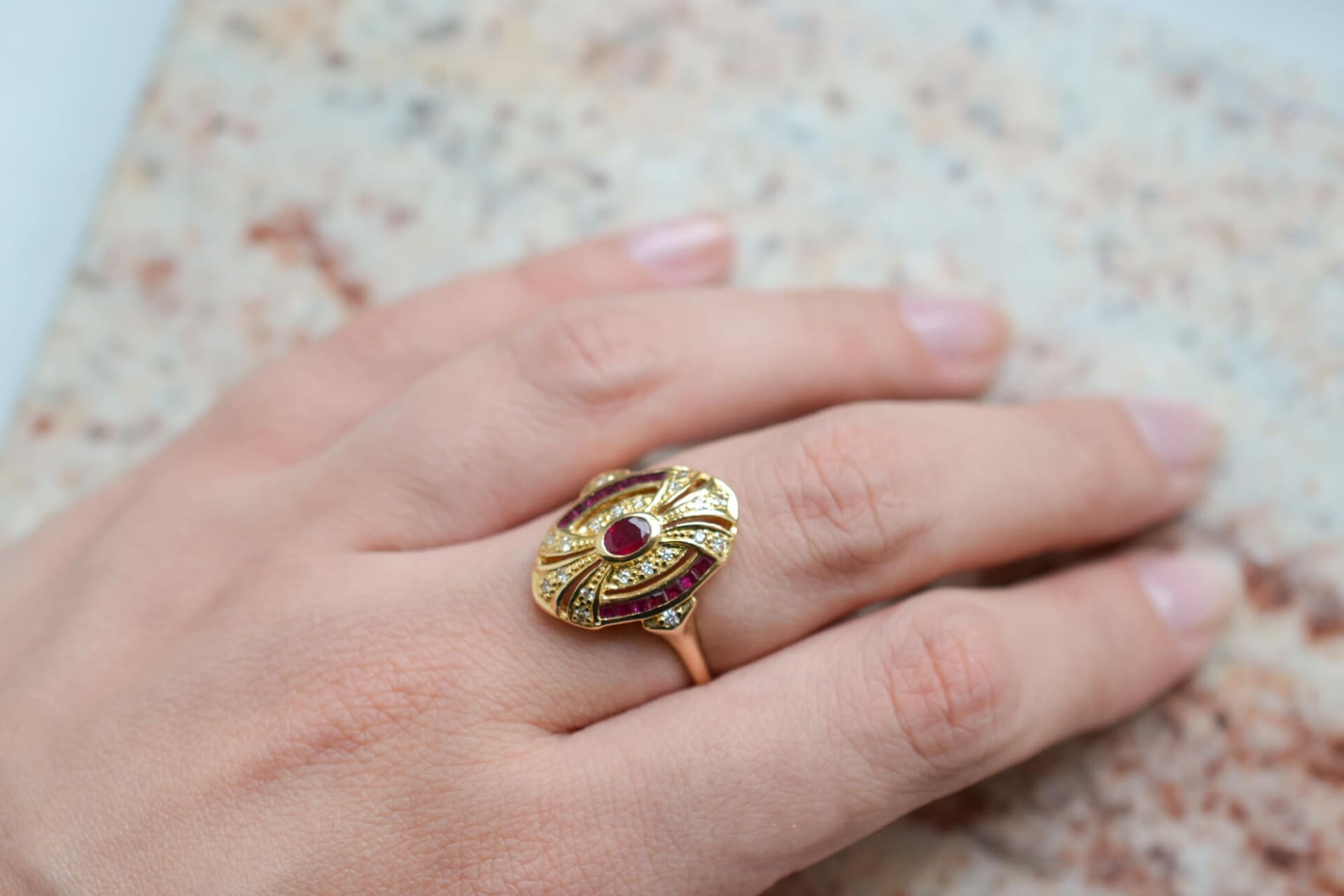 Bague Ovale Rubis et Diamants