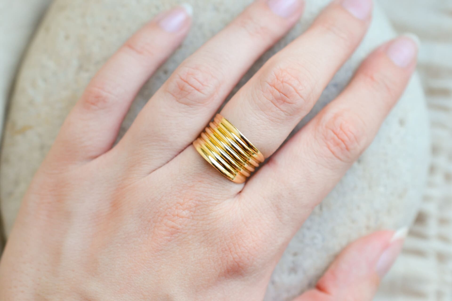 Bague bandeau rainurée