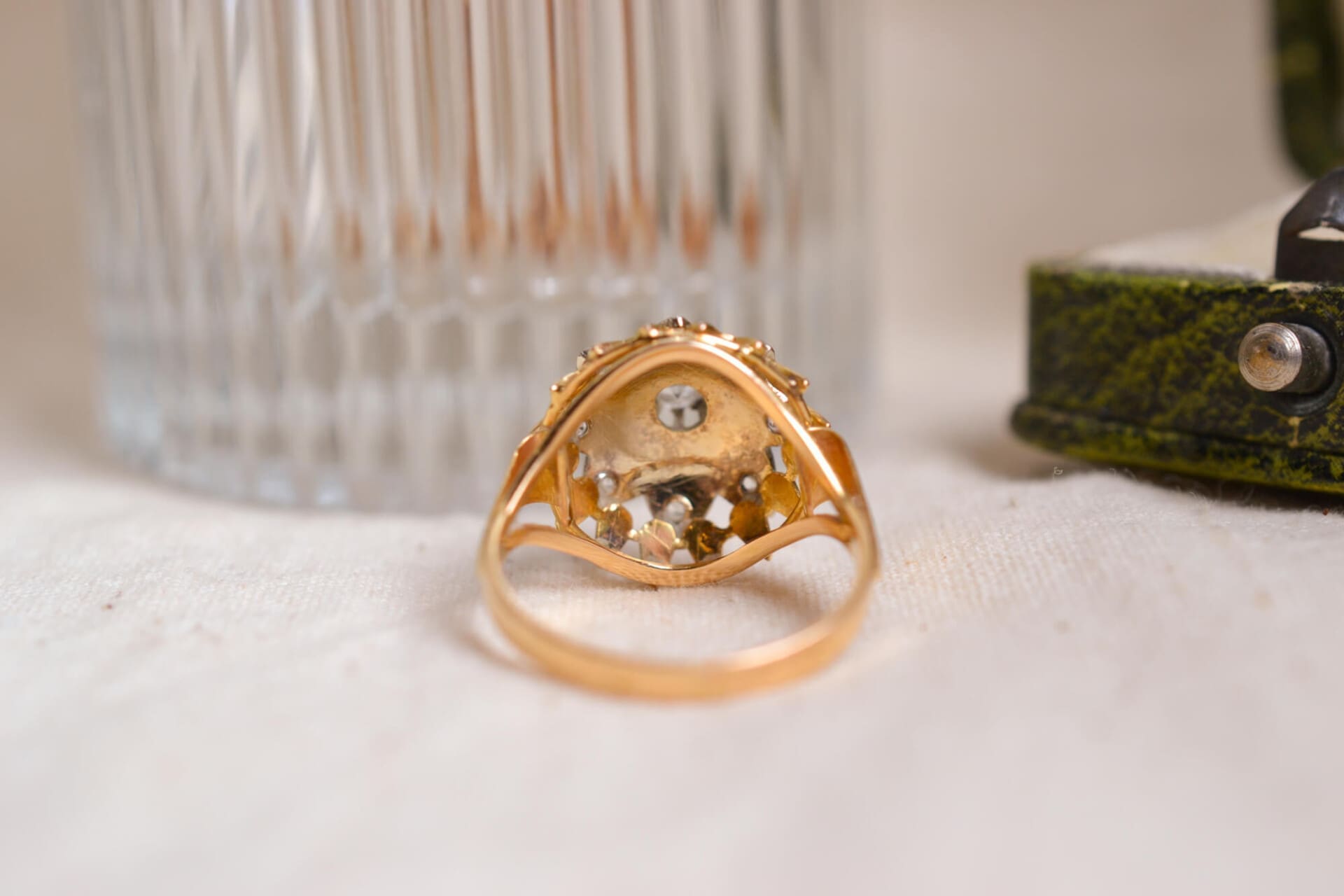 Bague dôme 2 Ors pierres blanches