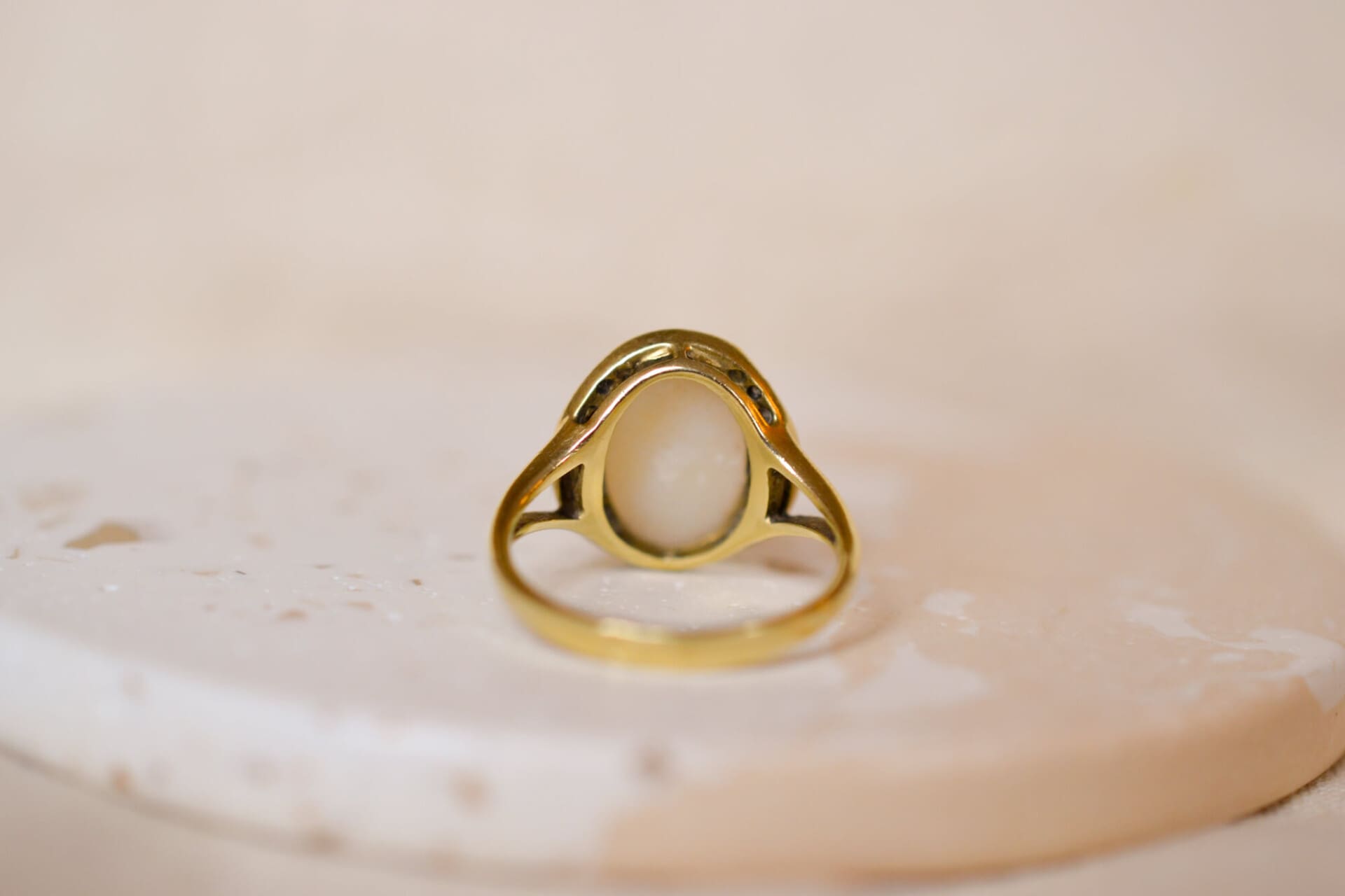 Bague Opale épaulée de Diamants