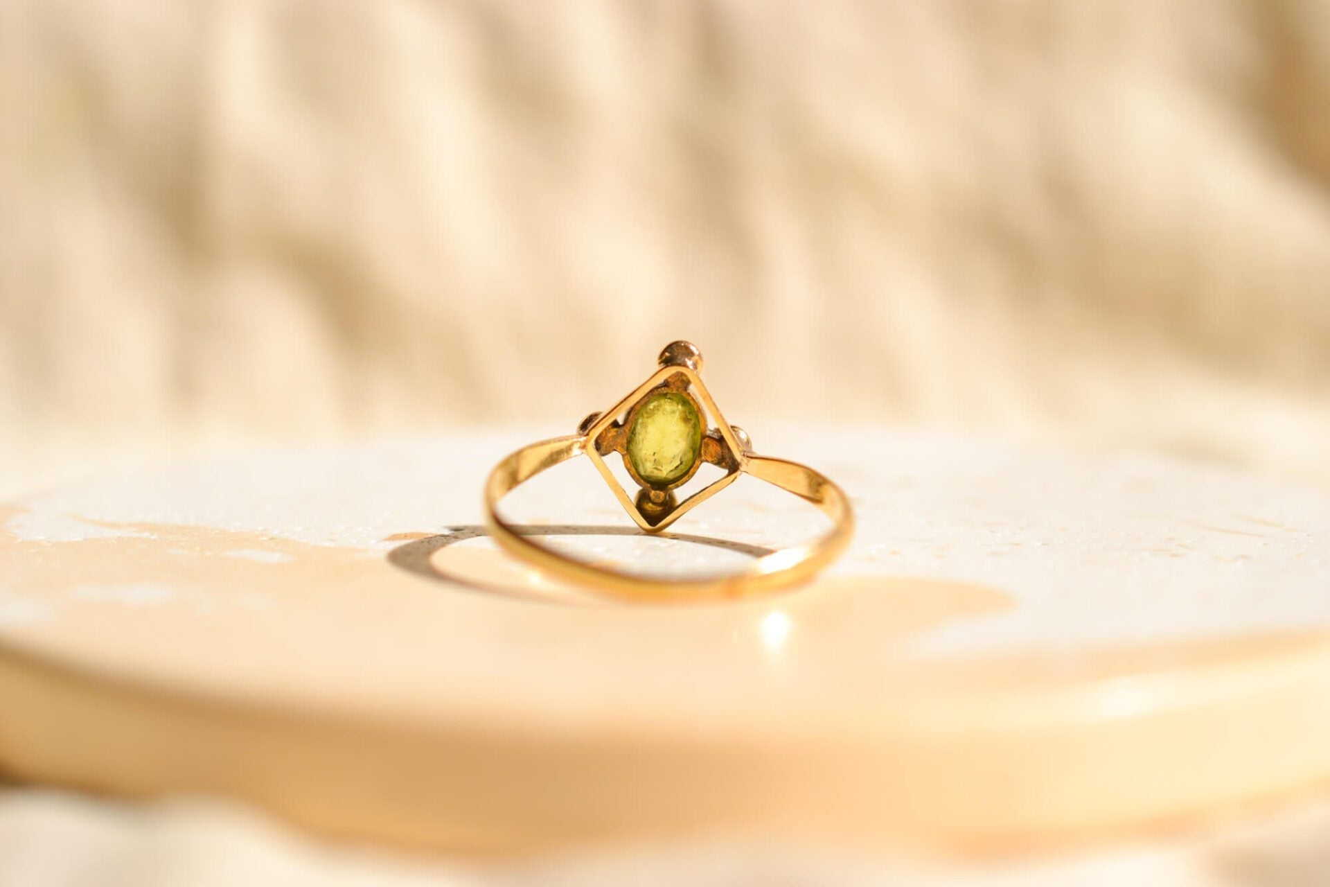 Bague ovale Doublet Grenat Verre et Perles