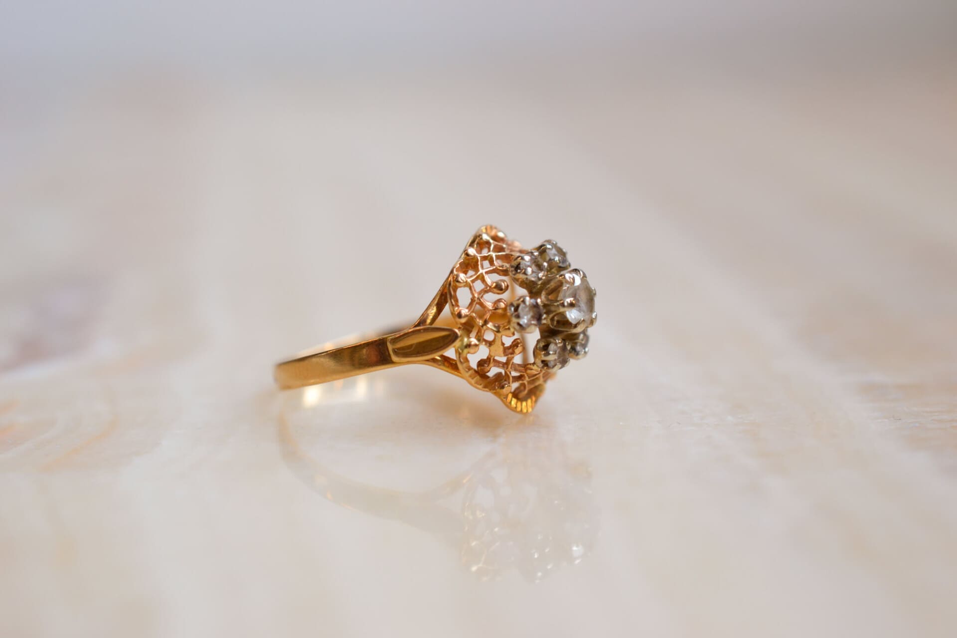 Bague fleur 2 Ors pierres blanches