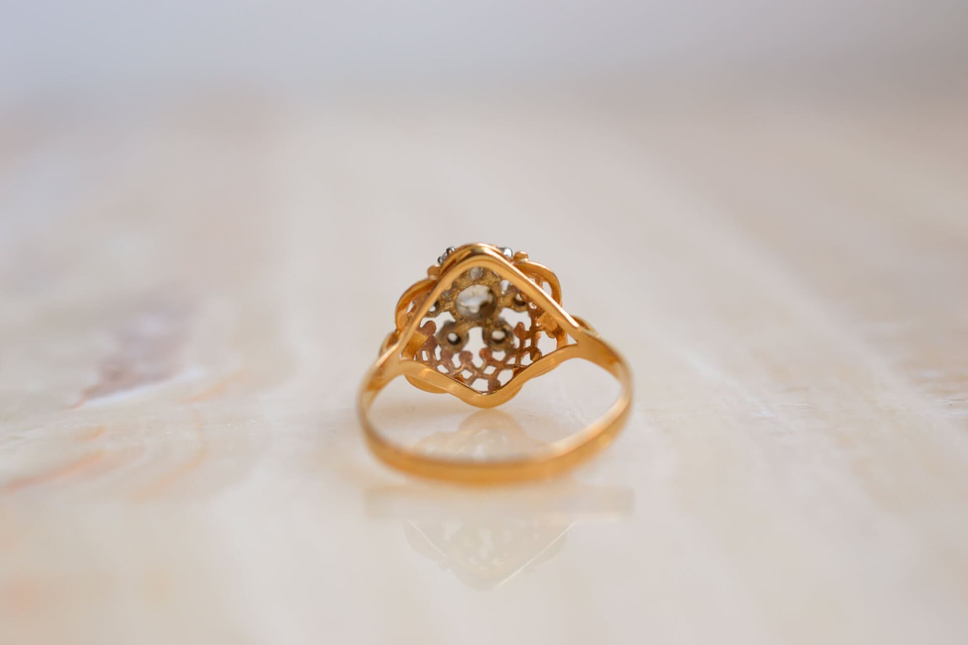 Bague fleur 2 Ors pierres blanches
