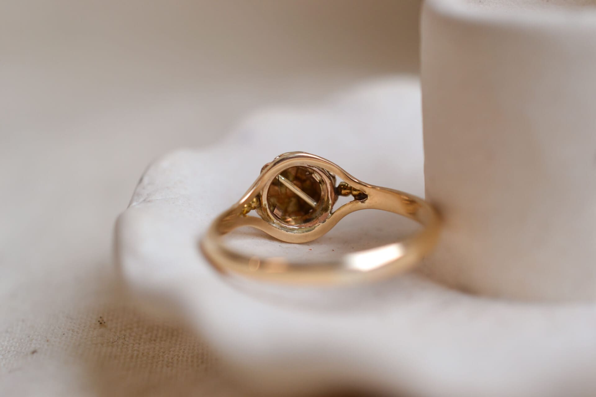 Bague fleur Saphir rouge