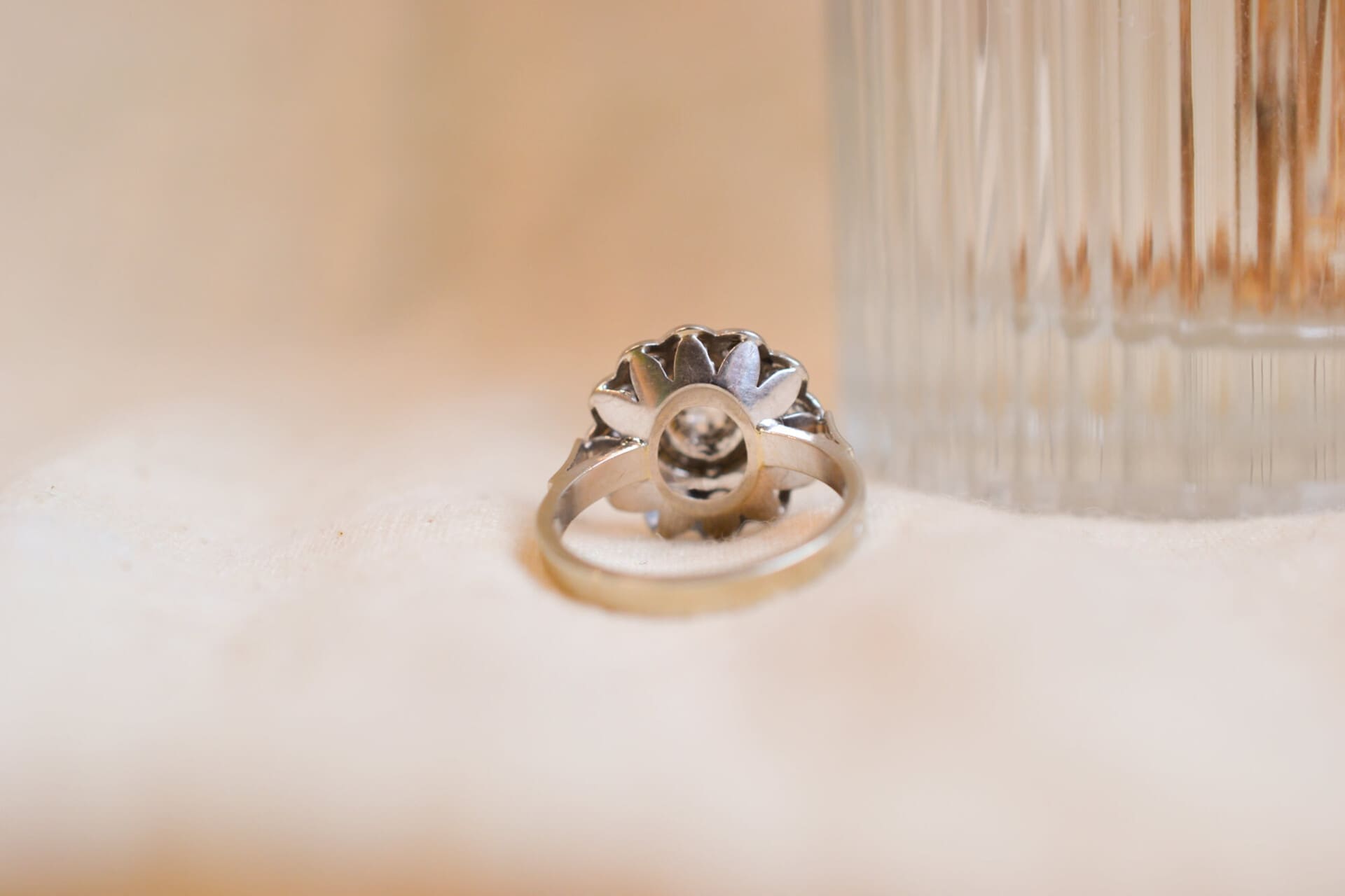 Bague fleur Or blanc Oxydes