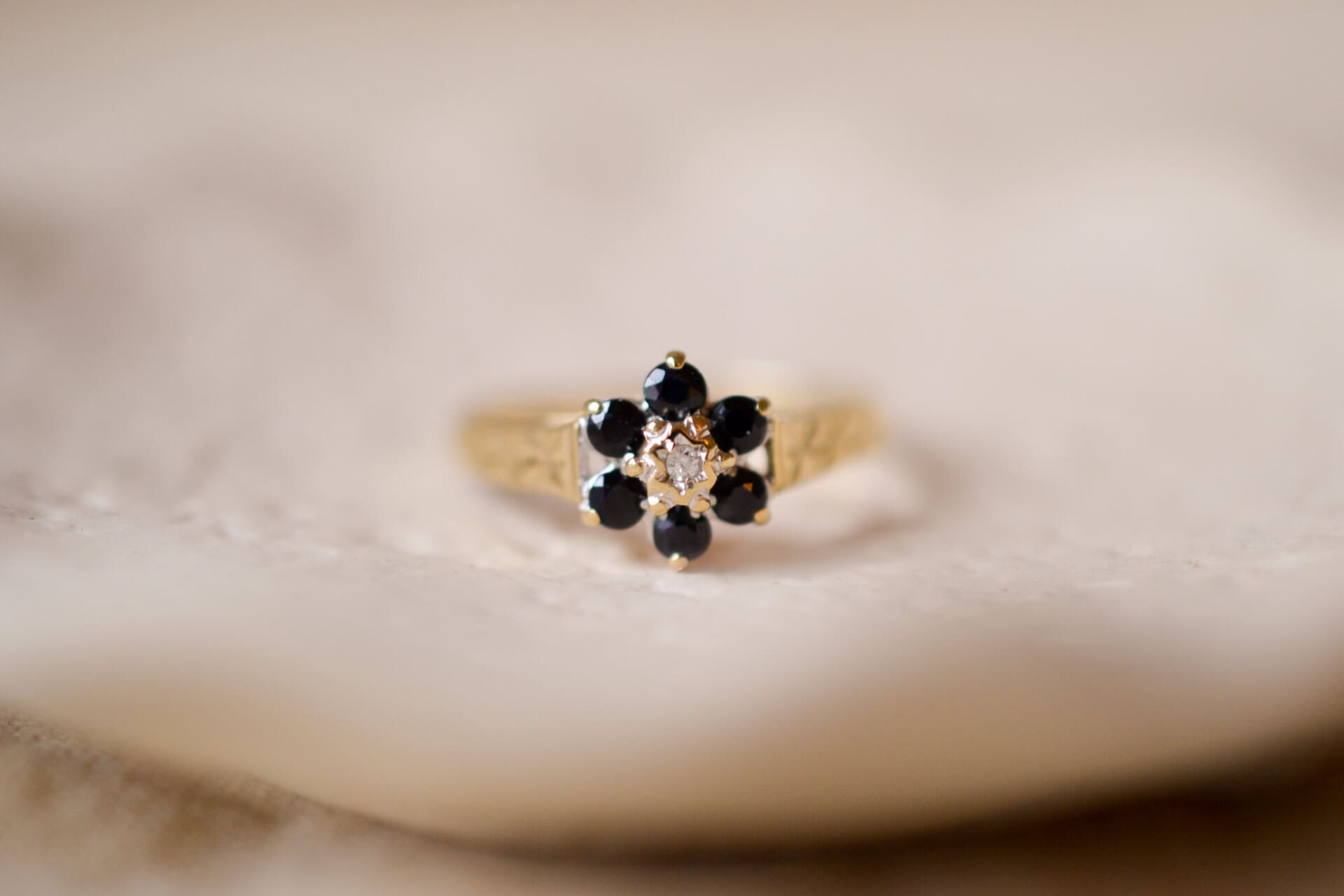 Bague fleur Saphirs et Diamant