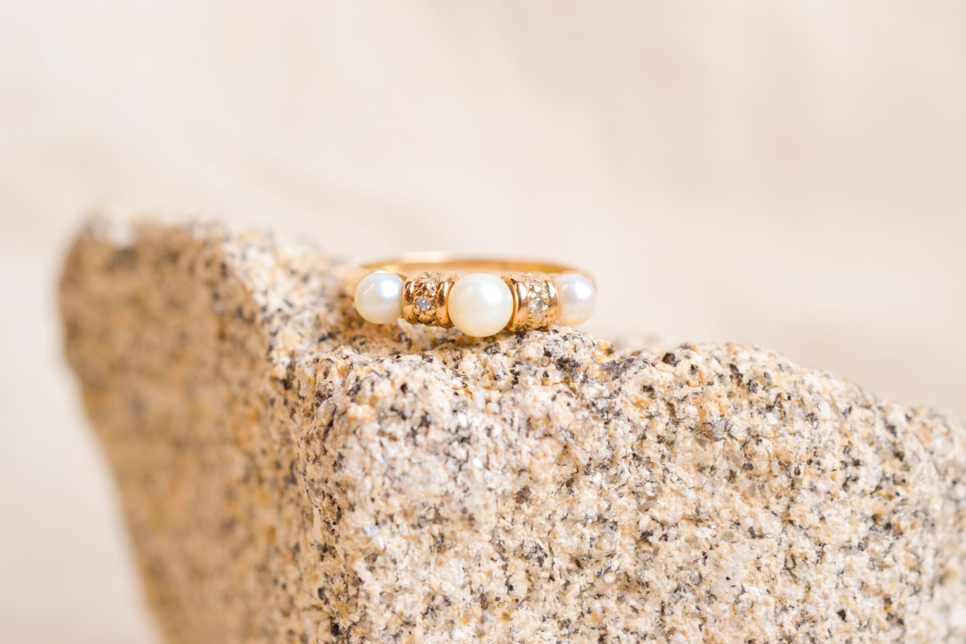 Bague godronnée Perles et Diamants