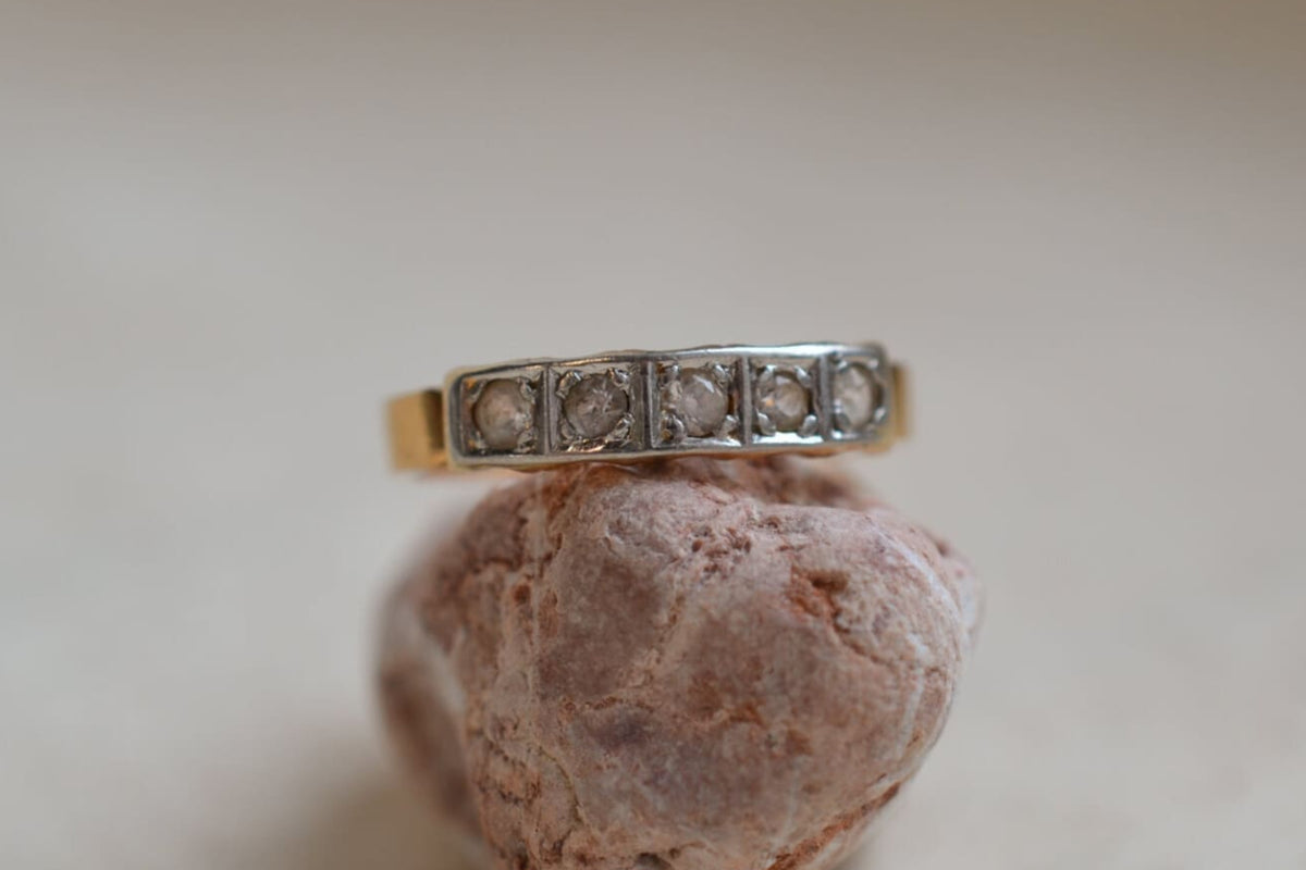 Bague jarretière pierres blanches