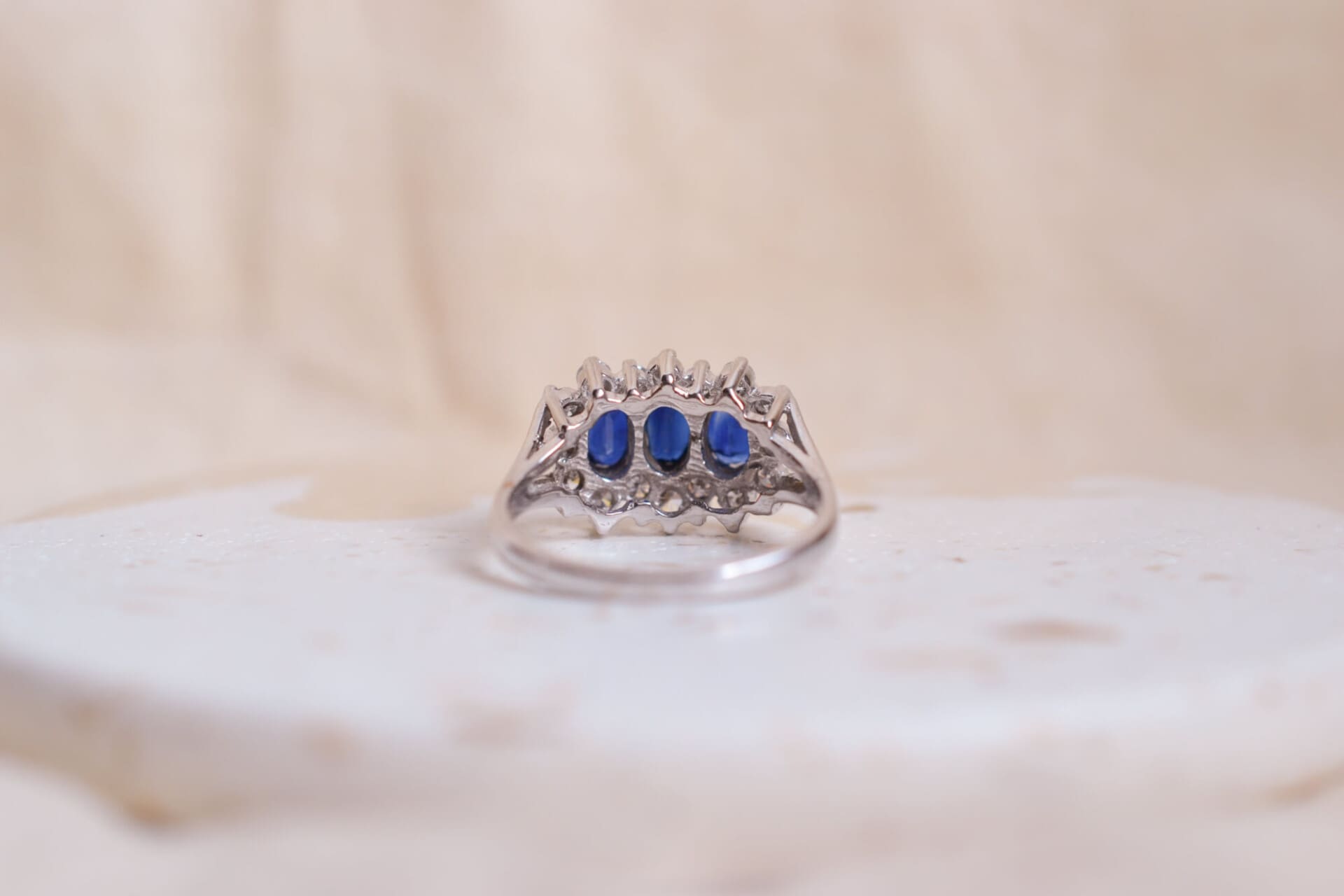 Bague jarretière Saphirs et Diamants
