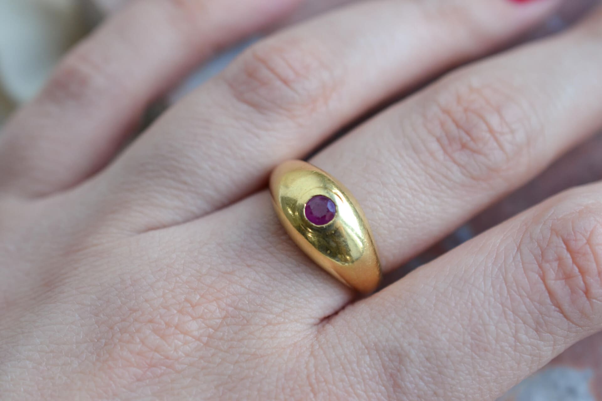 Bague jonc Rubis serti clos