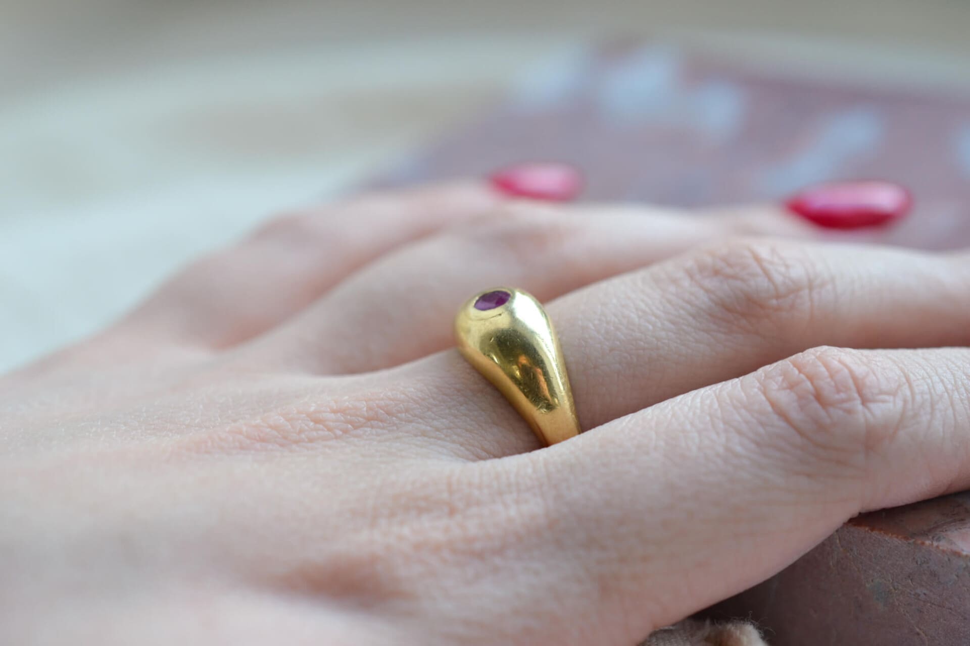 Bague jonc Rubis serti clos