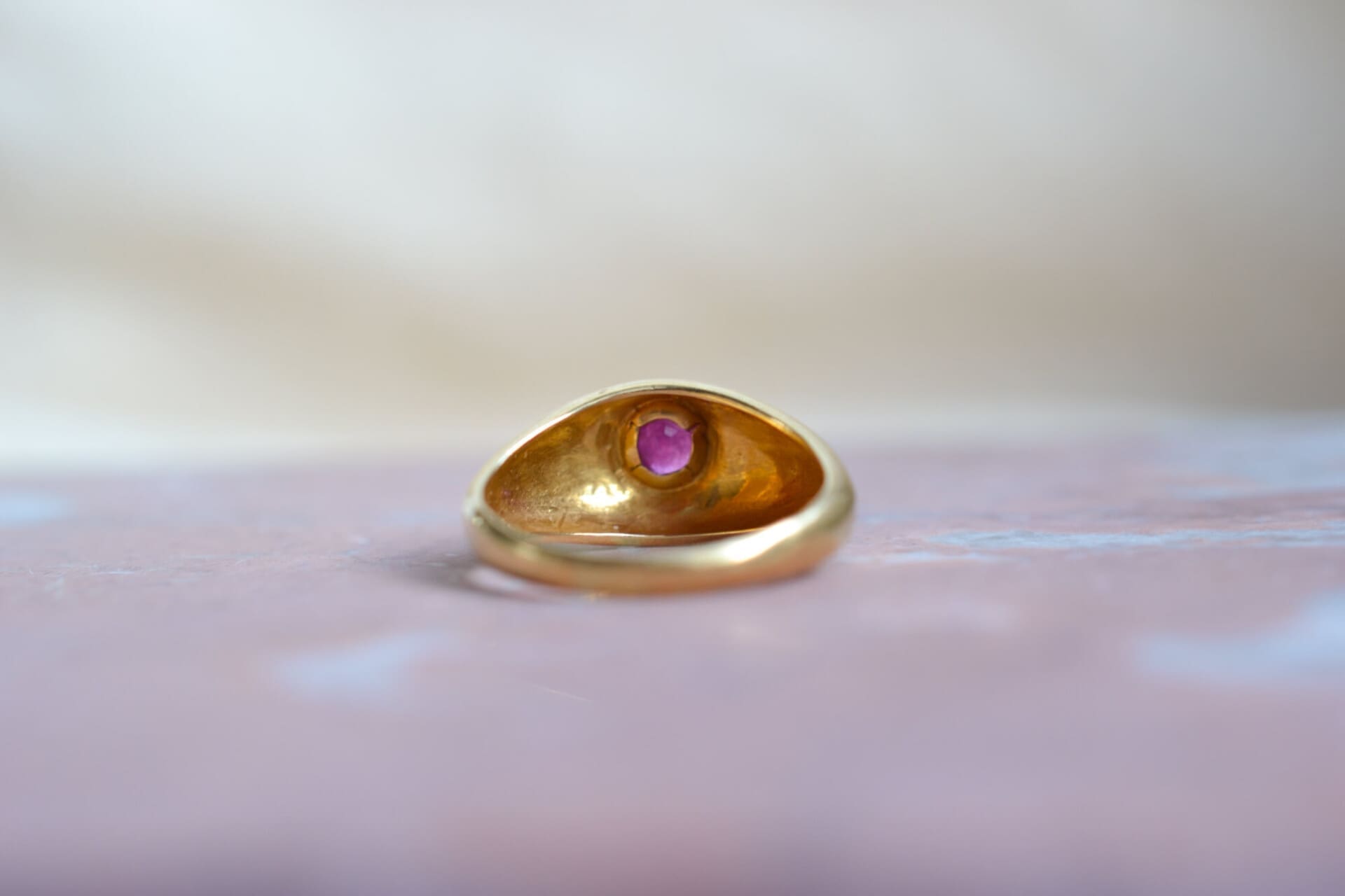 Bague jonc Rubis serti clos