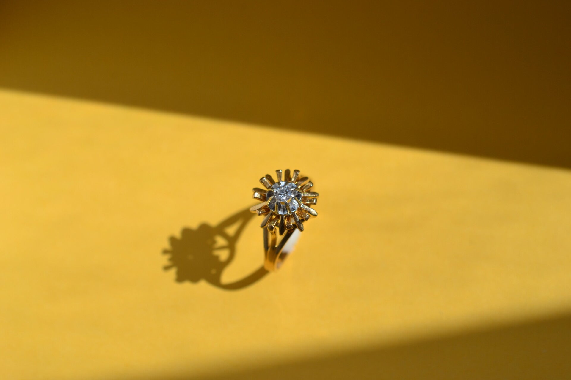 Bague diamant fleur ajourée
