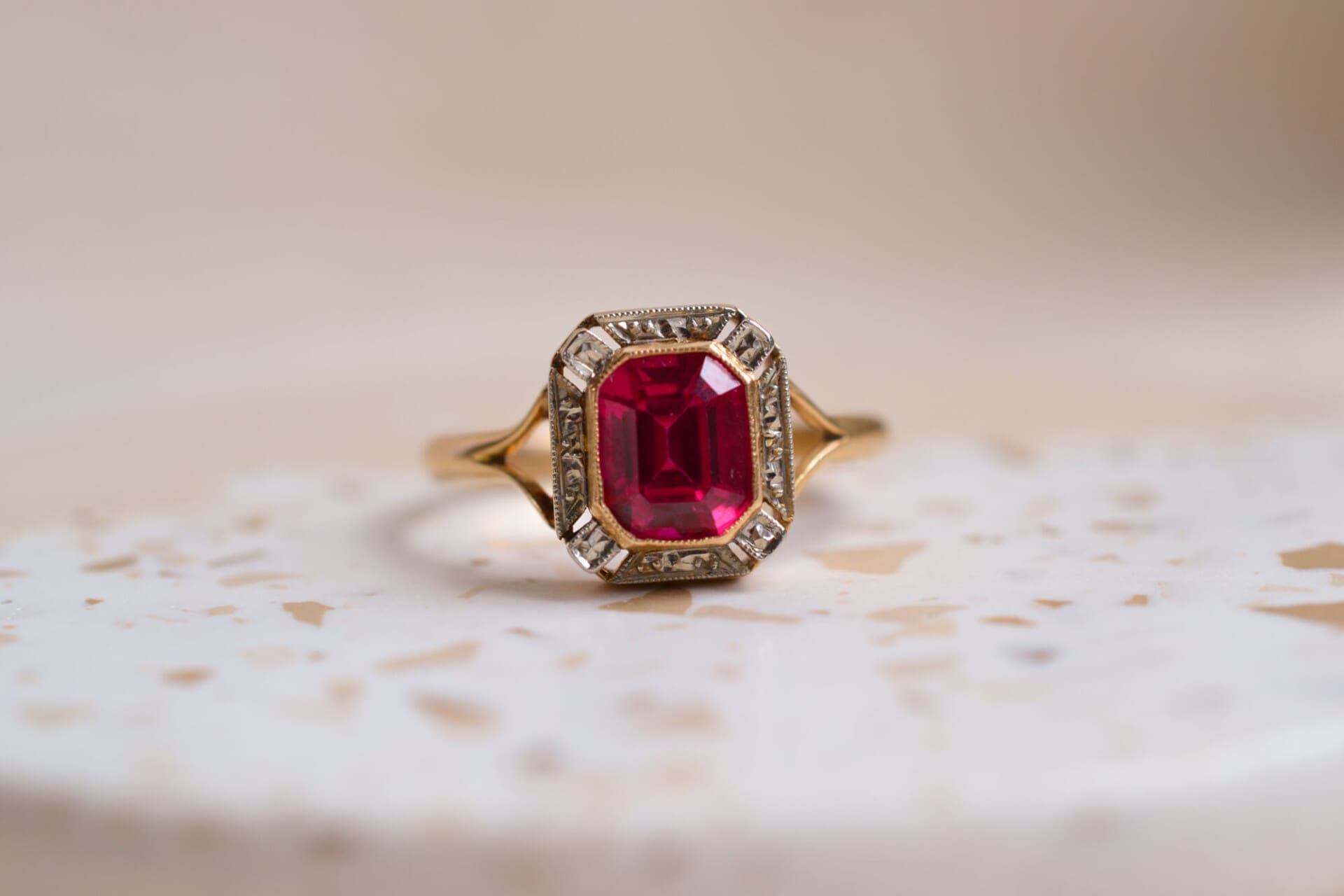 Bague octogonale pierre rouge