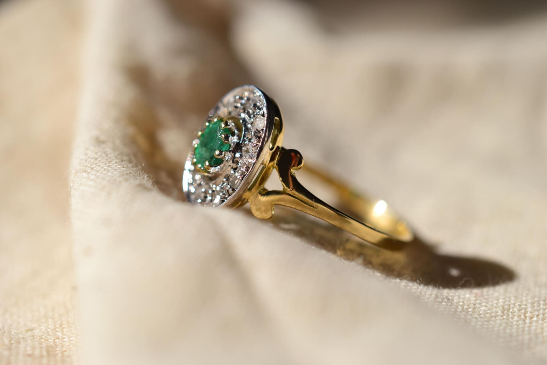 Bague ovale 2 Ors Émeraude et Diamants