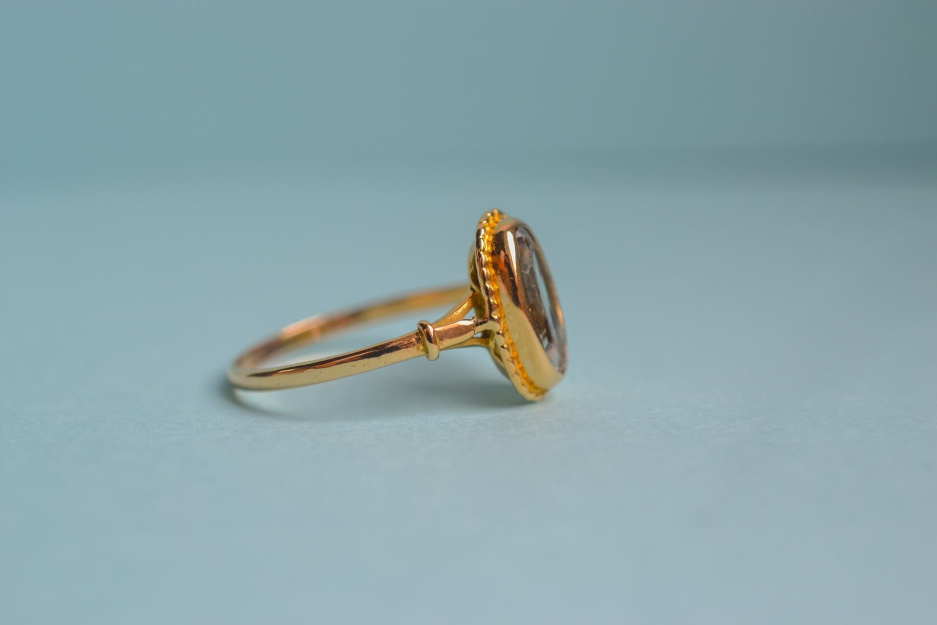 Bague ovale Aigue-Marine décor cranté